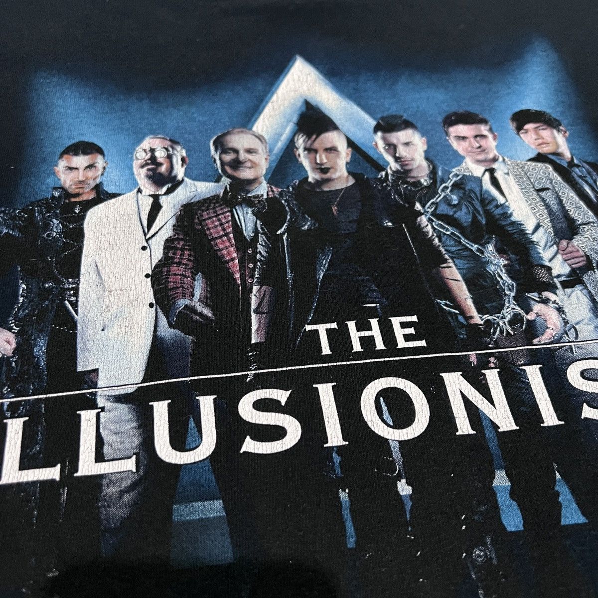 Vintage Vintage Y2K The Illusionists comedic magic 2XL Oversized Size US XXL / EU 58 / 5 - 1 Thumbnail