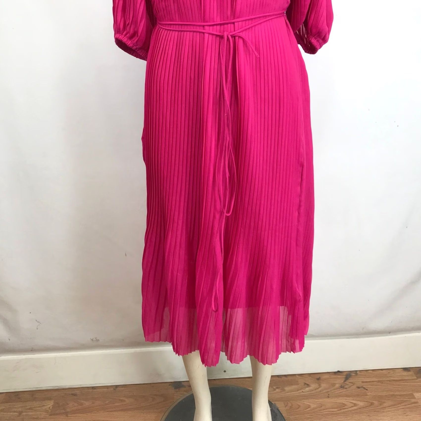 Banana Republic Banana Republic Magenta Pink Pleated V-Neck Puff Sleeve Midi Dress Petite S Size S / US 4 / IT 40 - 3 Thumbnail