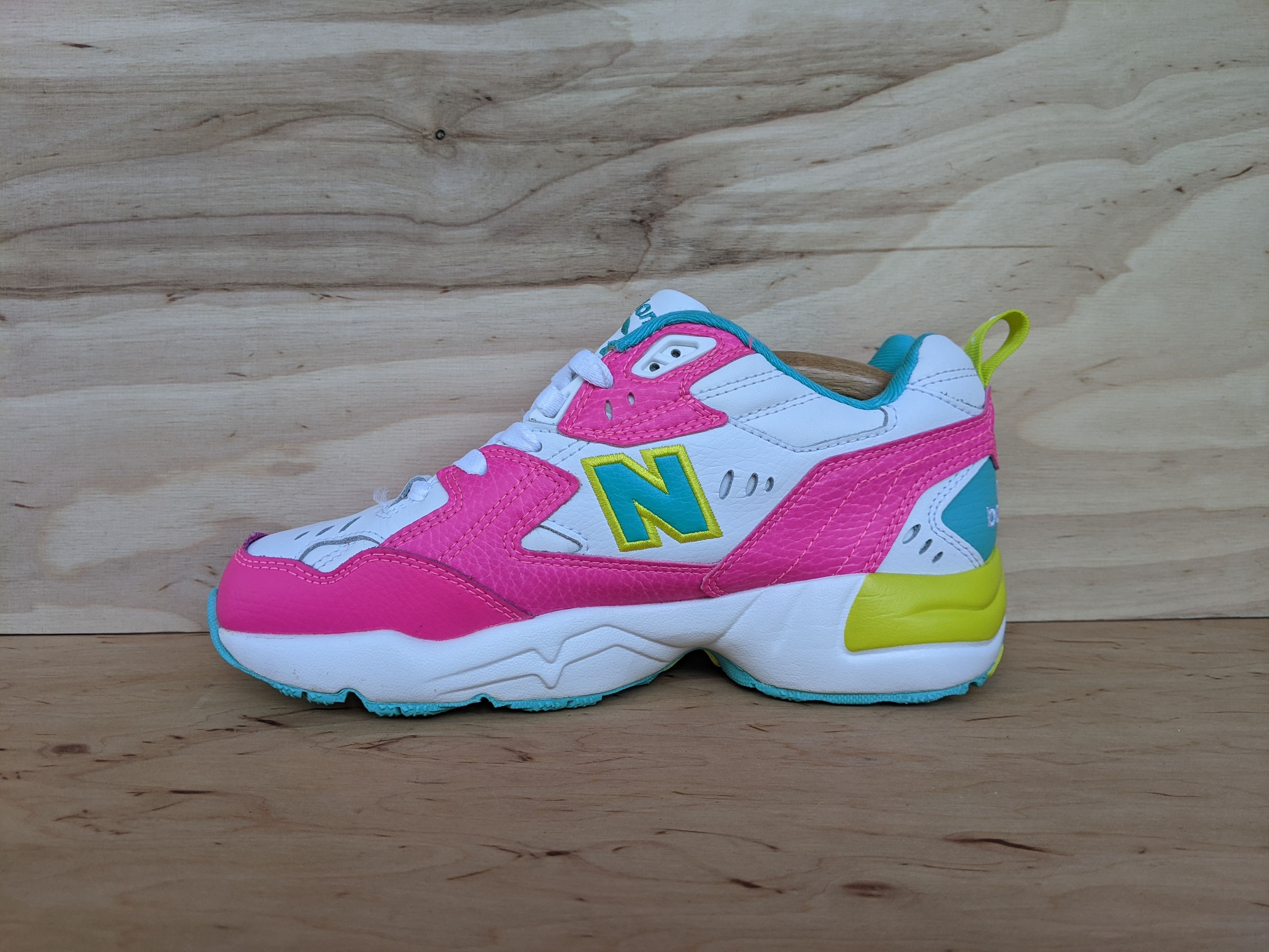 最大80％OFF - 『在庫ロス売買マーケット』 Balance New × Shoes Sneakers 608 Balance New RARE Streetwear トップス