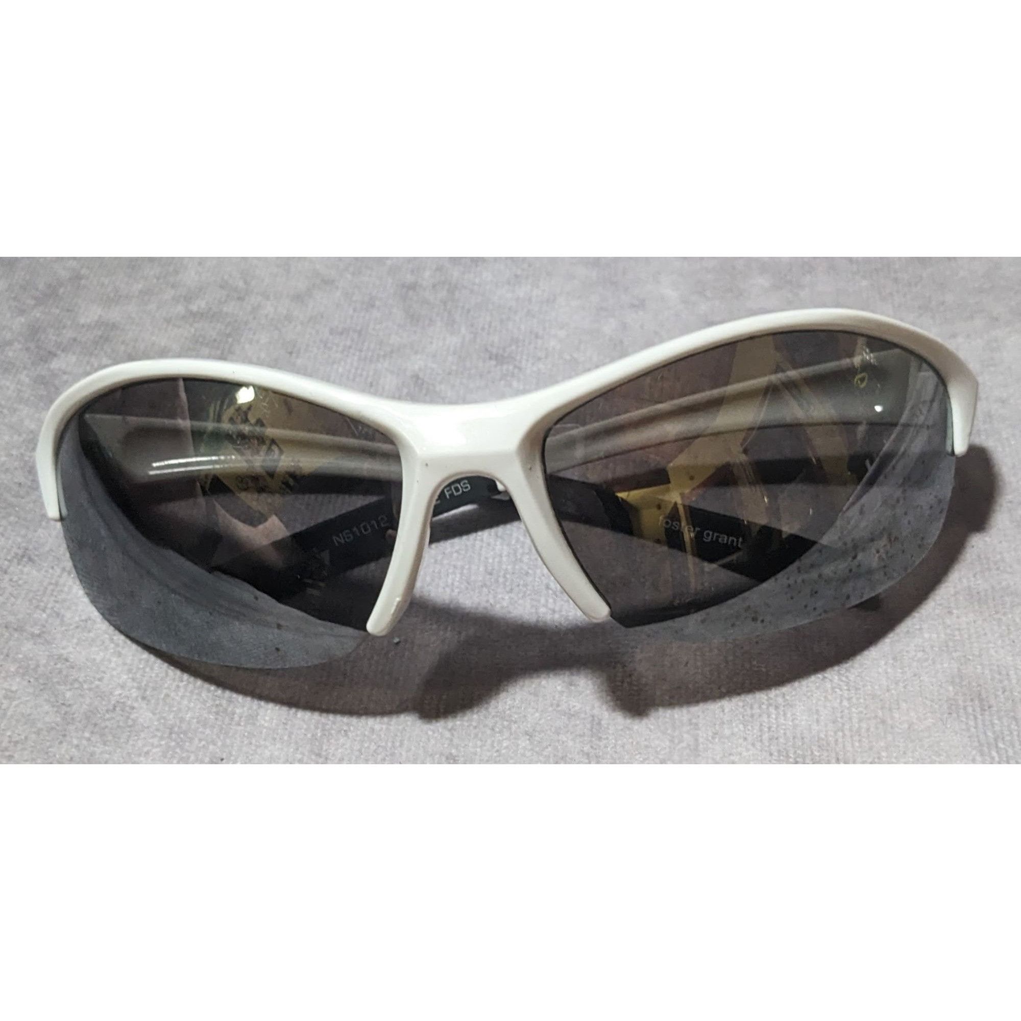 Foster Grant Foster Grant Black And White Sporty Rookie Sunglasses Size ONE SIZE - 2 Thumbnail