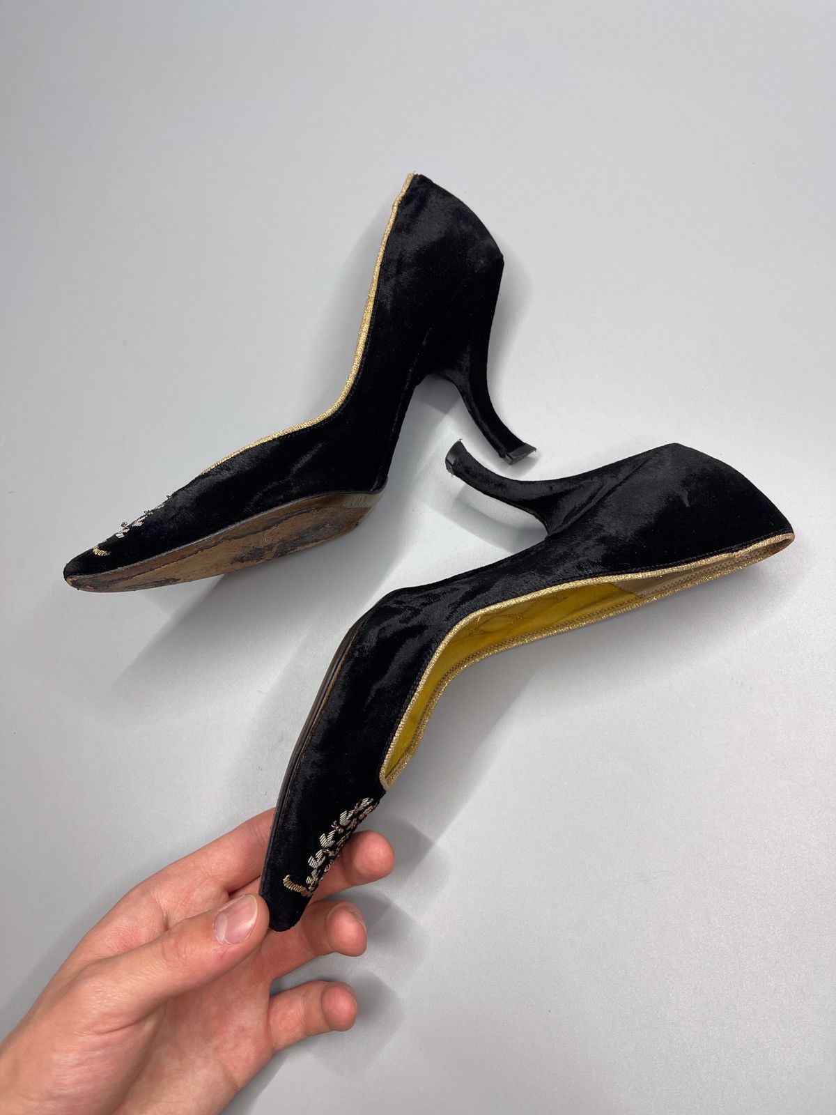 Rare Dolce Gabbana Velour Heels
