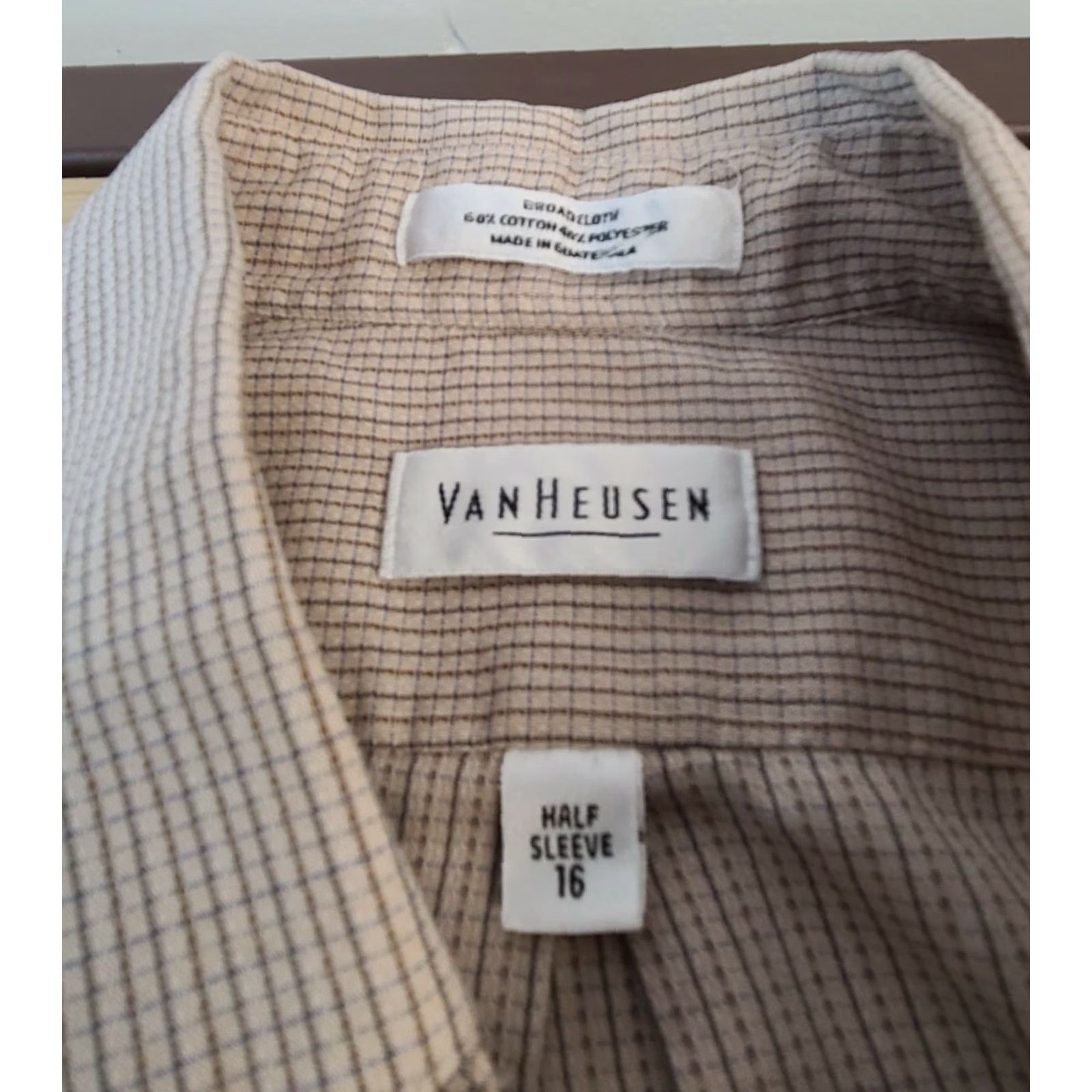 Van Heusen Van Heusen Shirt Button-Up Men 16 Half Sleeve Nylon Brown Regular Wrinkle Resistant Button-Up Collar Brown Mens Size US L / EU 52-54 / 3 - 2 Thumbnail