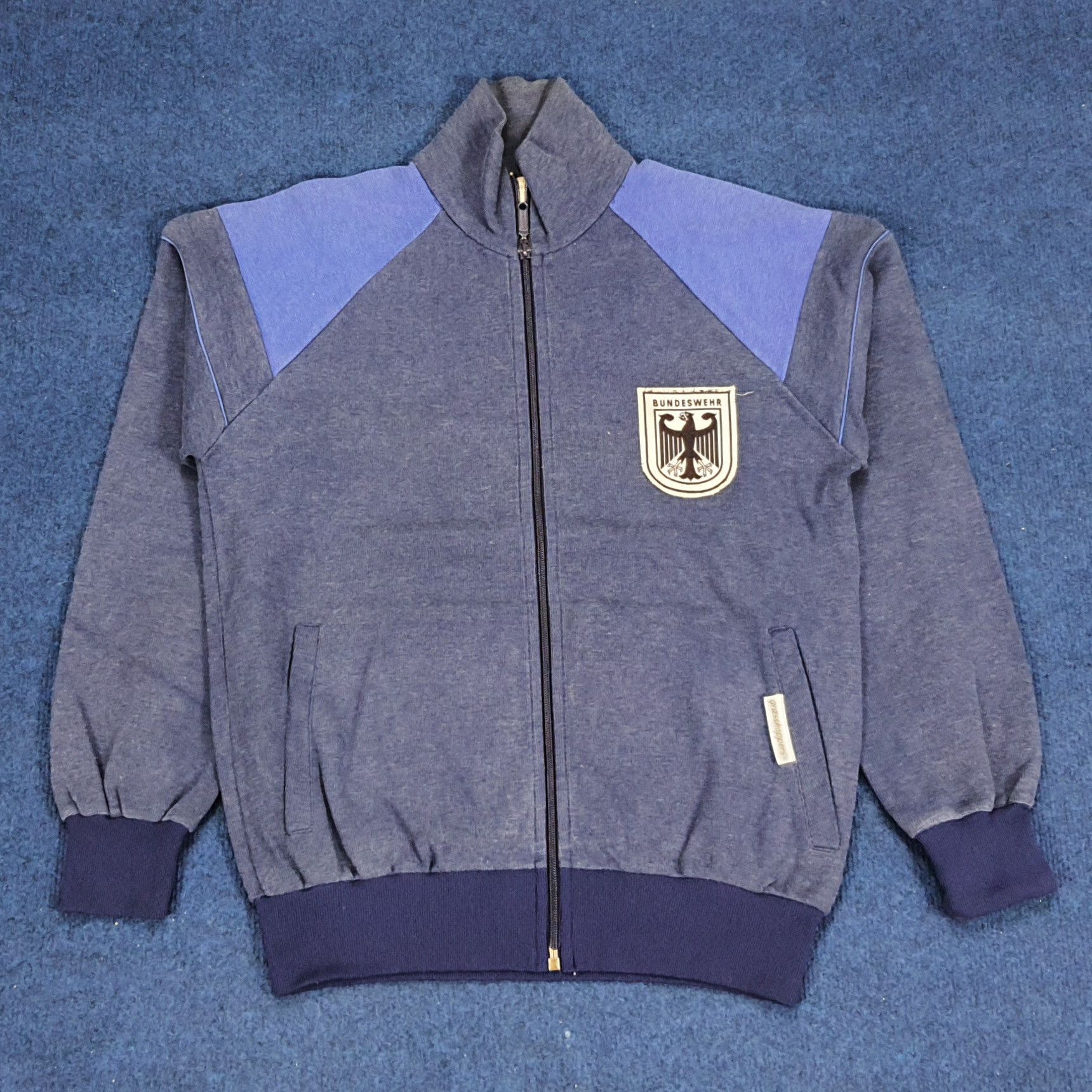 Vintage Vintage Bundeswehr Germany Armed Force Zipper Sweatshirts Size US S / EU 44-46 / 1 - 1 Thumbnail