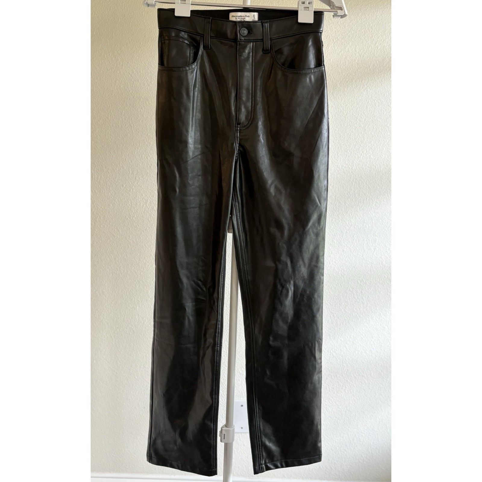 Abercrombie & Fitch A&F Straight Ultra High Rise Vegan Leather Pants 27/4 Size 27" / US 4 / IT 40 - 3 Thumbnail