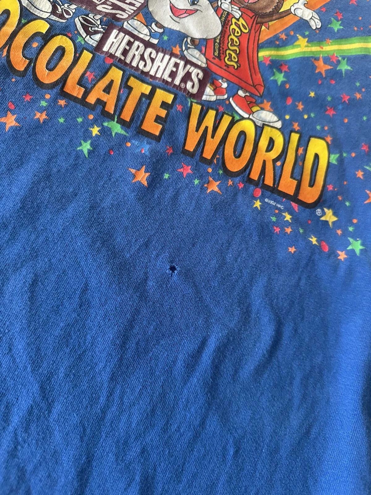 Vintage Med/L 2002 Hersheys Chocolate World Blue T-Shirt No Size Tag Size US L / EU 52-54 / 3 - 5 Thumbnail