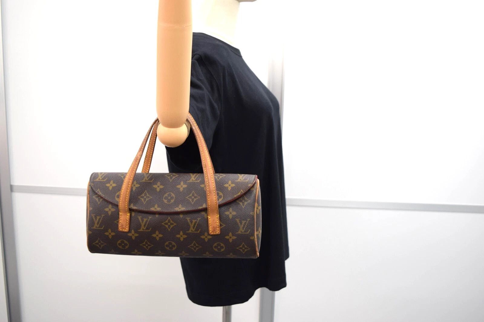 Louis Vuitton Louis Vuitton Sonatine Shoulder Bag Monogram Canvas M51902 Size ONE SIZE - 1 Thumbnail