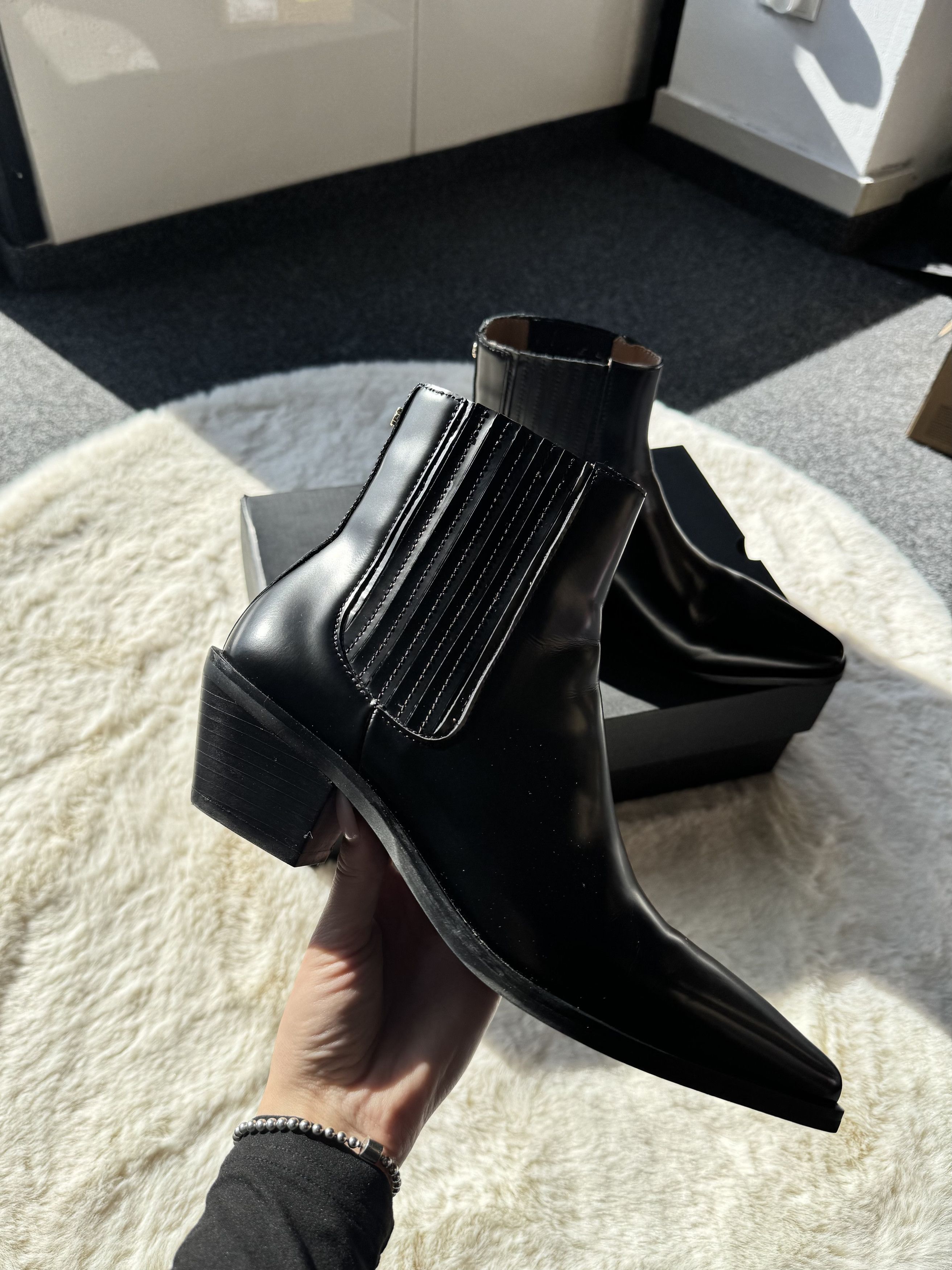 Hugo Boss BOSS Niara EU 39 black leather ankle cowboy boots Size US 9 / IT 39 - 1 Thumbnail