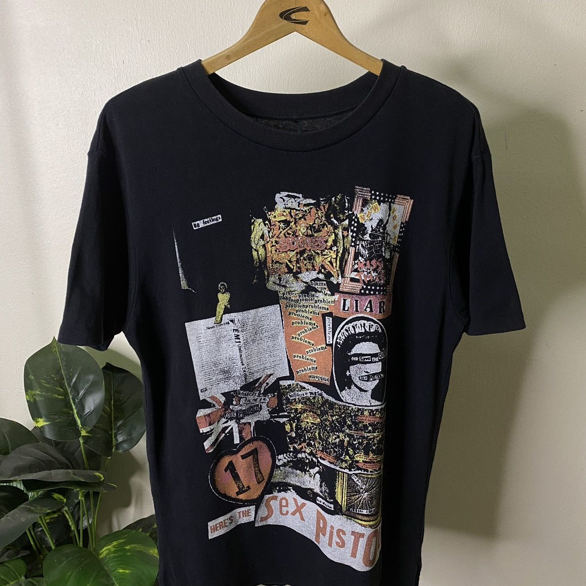 Band Tees × Seditionaries Uniqlo x Sex Pistols Punk Band Anarchy Seditionaries Tee Size US M / EU 48-50 / 2 - 2 Thumbnail