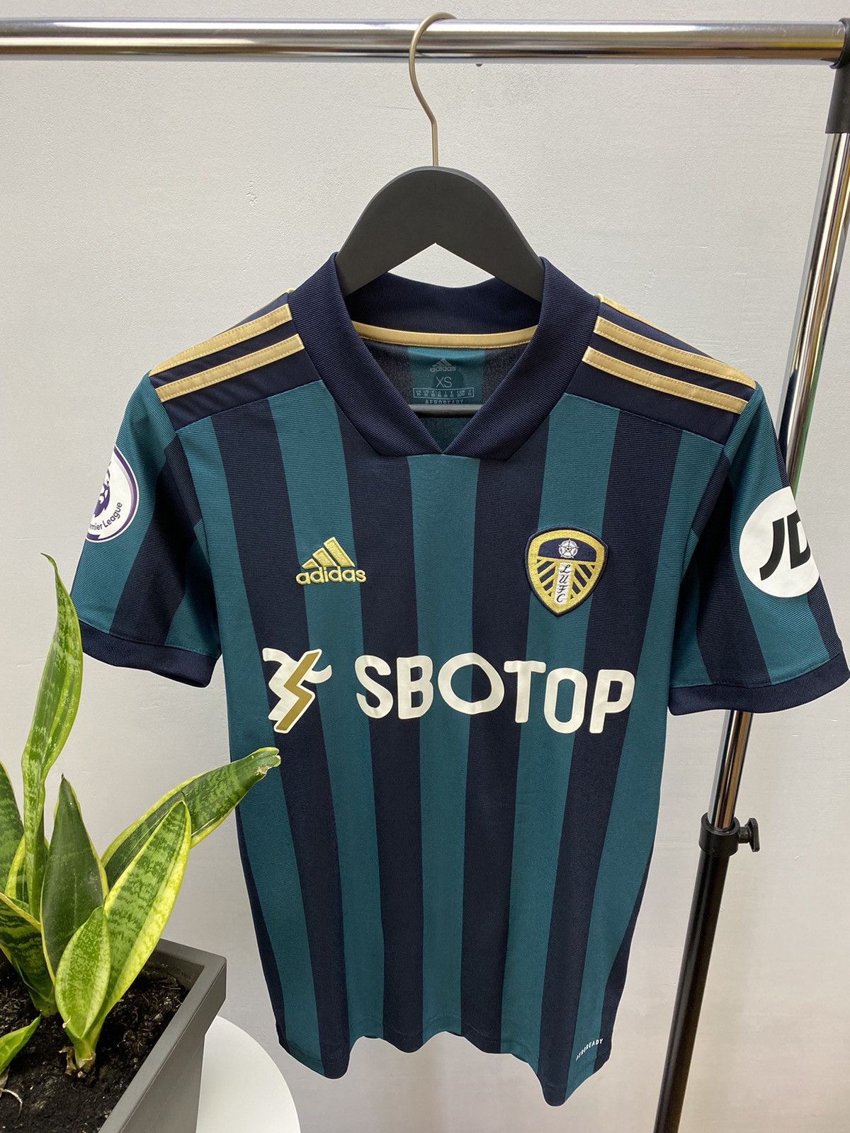Adidas LEEDS UNITED 2020 2021 AWAY FOOTBALL SOCCER JERSEY ADIDAS Size US XS / EU 42 / 0 - 5 Thumbnail