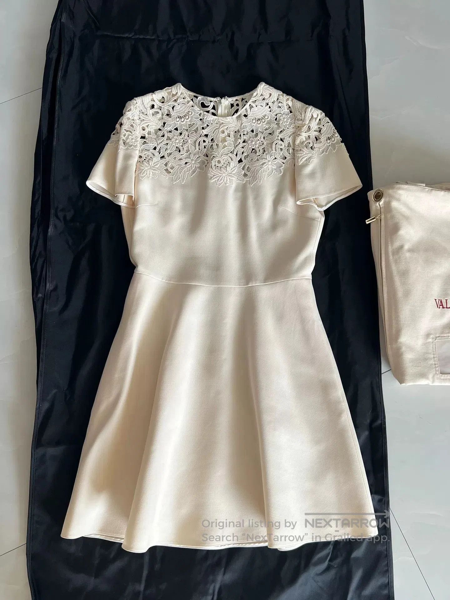 Valentino Valentino Beige Short. Size US M / EU 48-50 / 2 - 1 Thumbnail