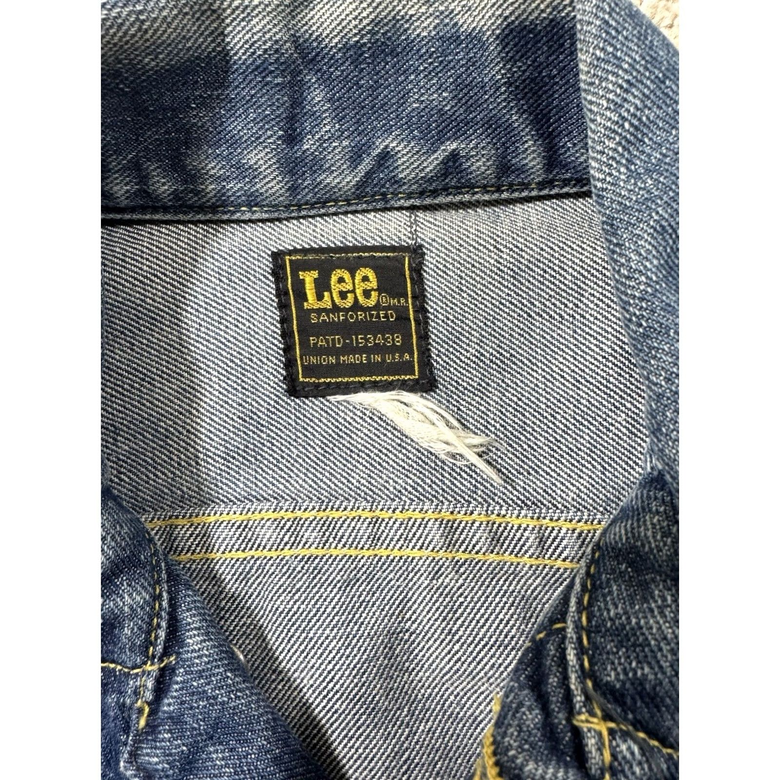 Lee VINTAGE Lee Jacket Mens 36 Denim 101-J trucker Riders 60s 70s sanforized western Shirt Adult 36 Blue Denim Western USA Bomber Jacket Mens Size US XXS / EU 40 - 4 Thumbnail