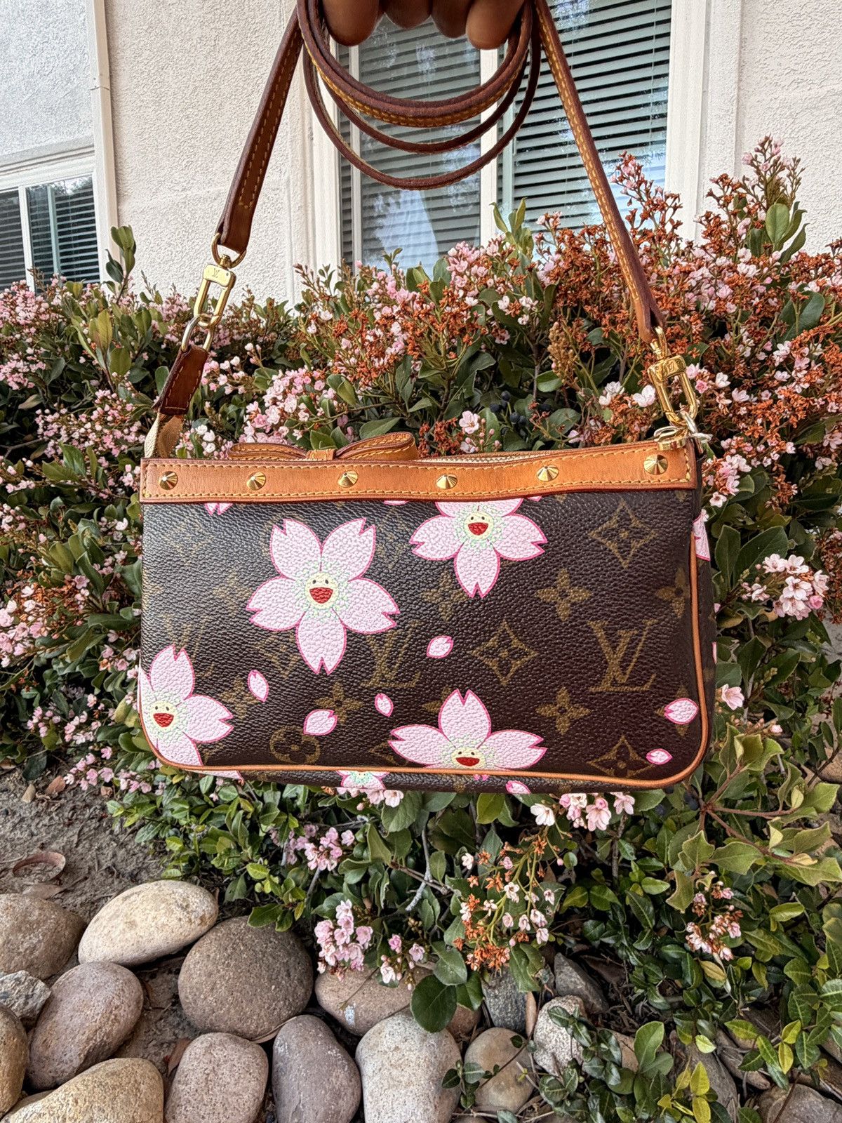 Louis Vuitton × Takashi Murakami Louis Vuitton Cherry Blossom Pochette Takashi Murakami Size ONE SIZE - 2 Thumbnail