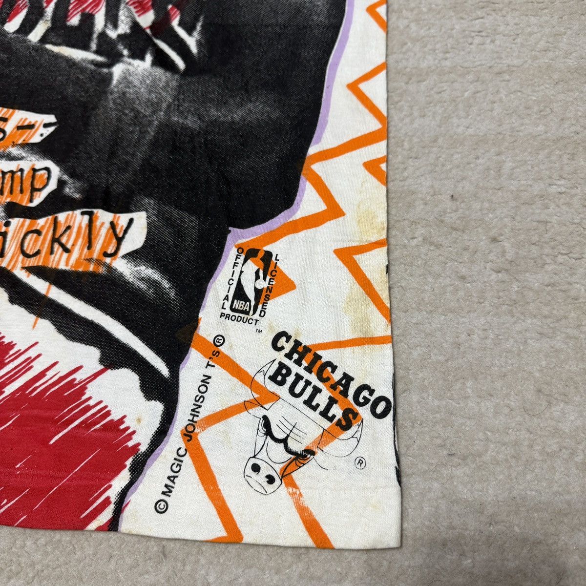 Vintage Vintage 90's Michael Jordan AOP T-Shirt Magic Johnson Bulls Size US L / EU 52-54 / 3 - 4 Thumbnail