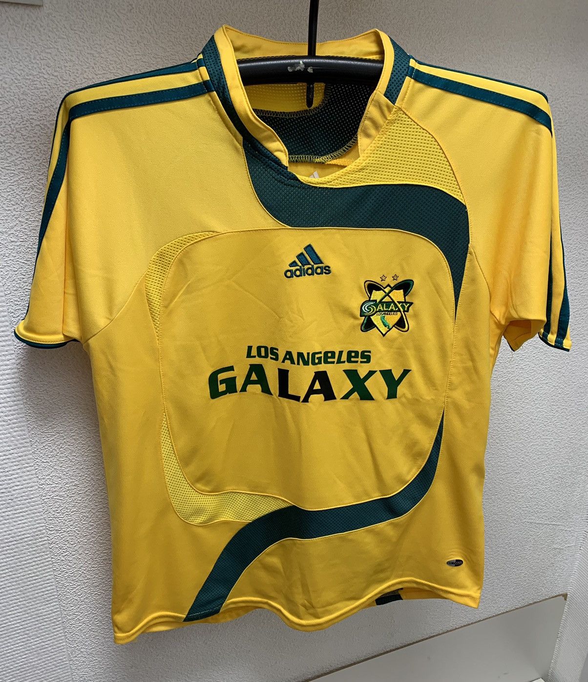 Los Angeles Galaxy adidas soccer jersey M sz yellow