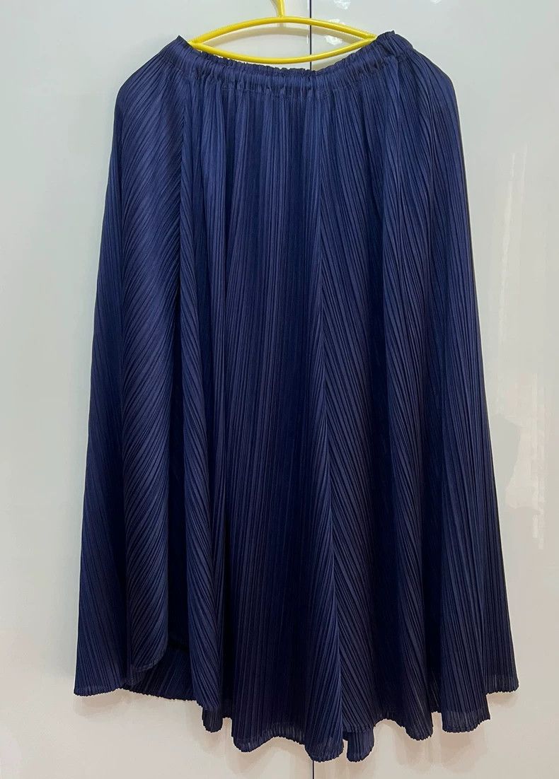 Issey Miyake Issey Miyake size:3 Blue-purple pleated skirt with a large Size 23" - 2 Thumbnail