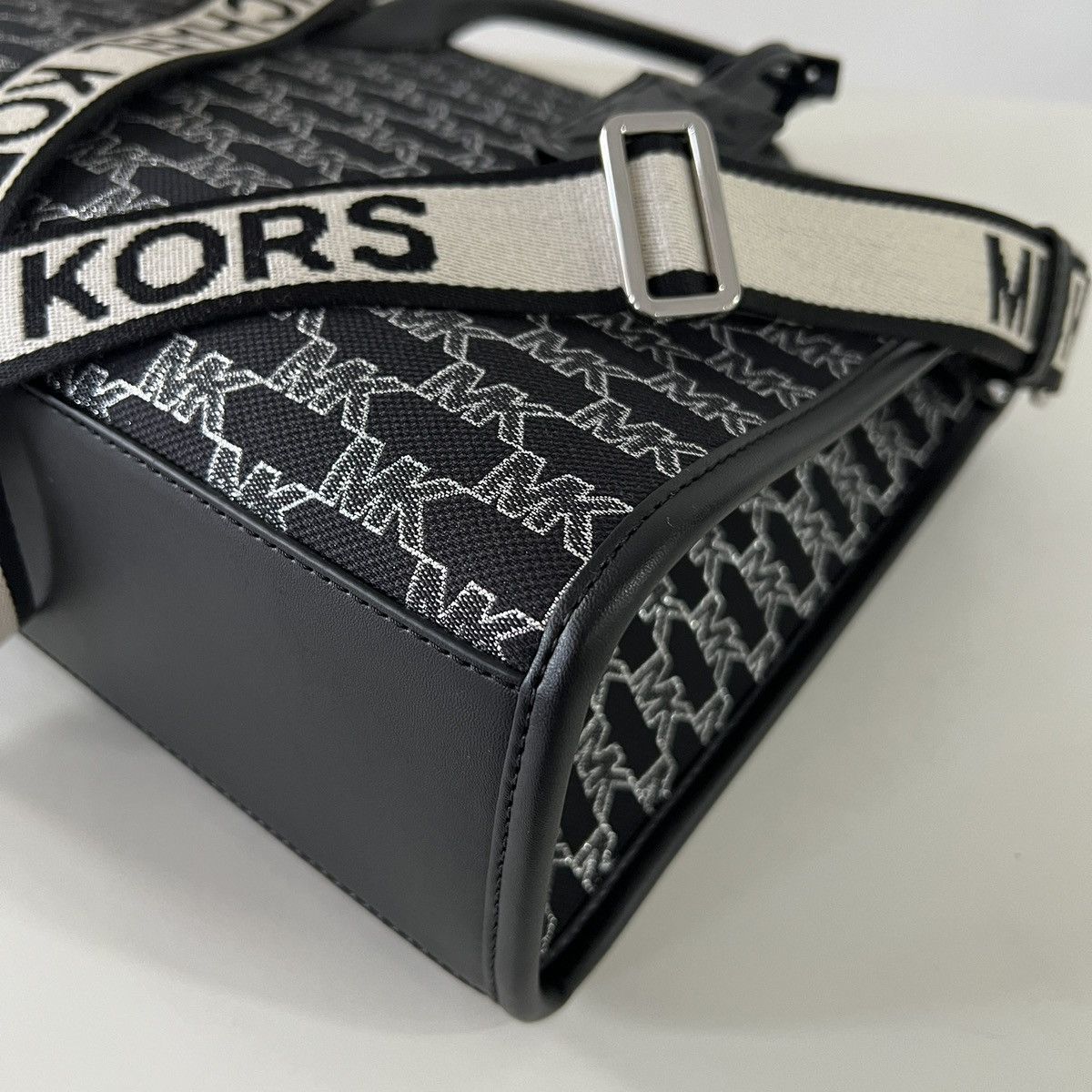 Michael Kors Authentic michael kors mirella black tote bag Size ONE SIZE - 9 Thumbnail