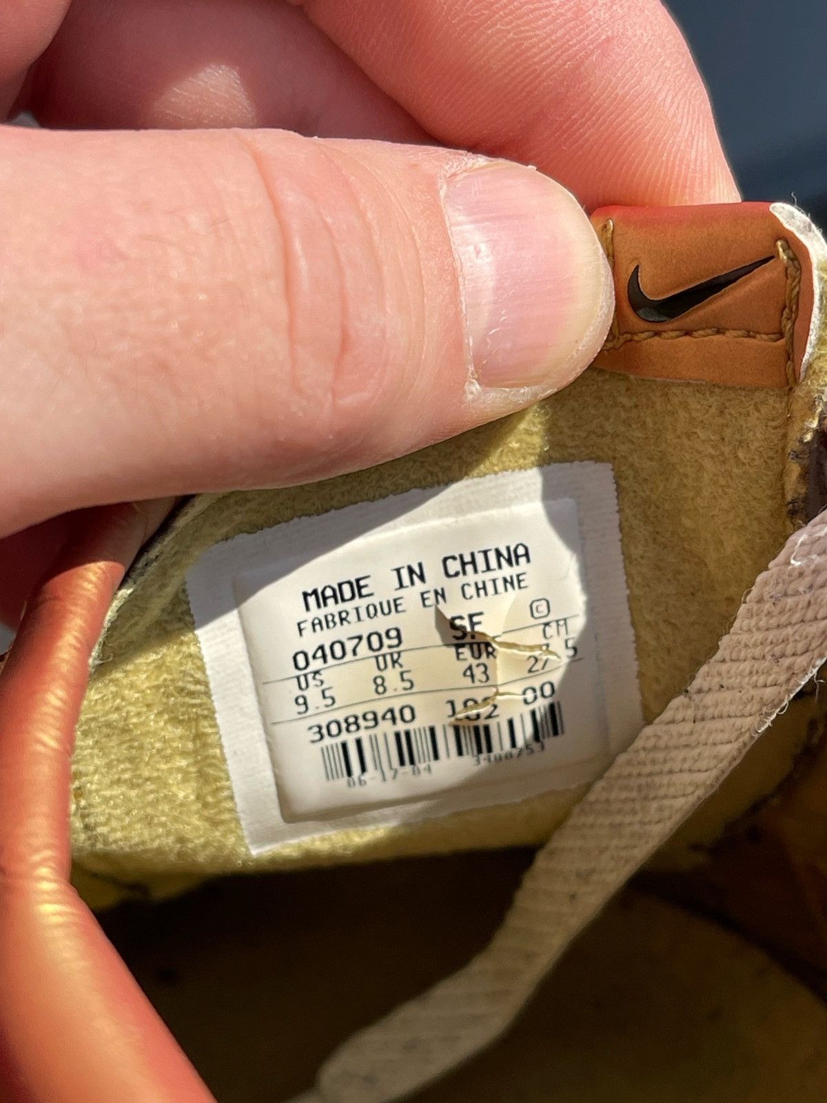 Vintage Nike Total 90 III IC Indoor Shoes Gold 9.5US Air zoom Size US 9.5 / EU 42-43 - 14 Thumbnail