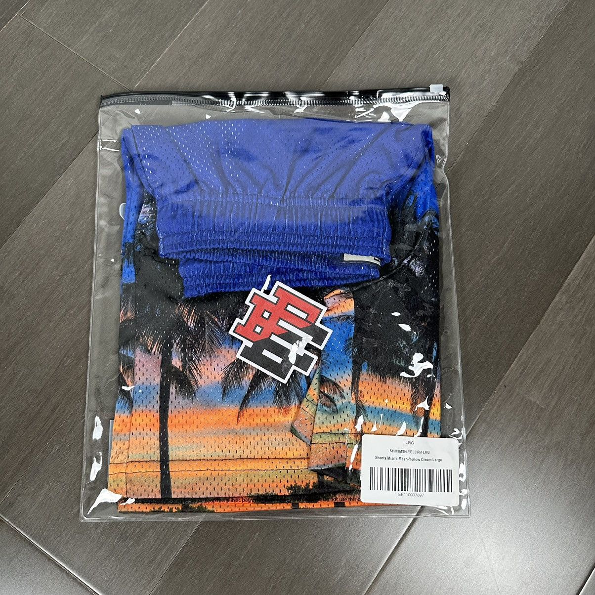 Eric Emanuel EE Basic Short Miami Palm Trees and the Sunset SIZE Large Size US 34 / EU 50 - 8 Thumbnail