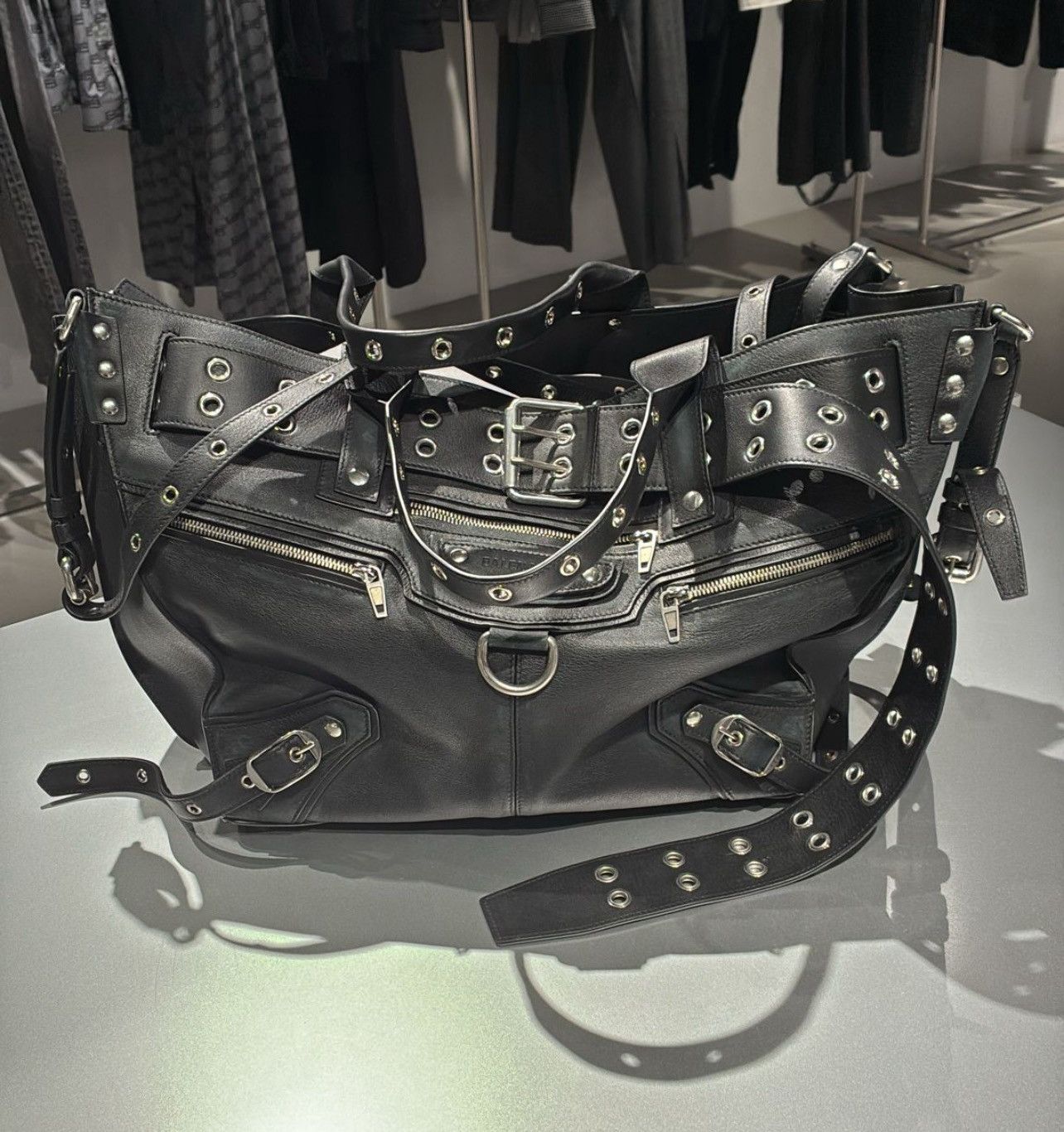 Balenciaga Emo Eyelet-Embellished Leather Tote Bag Size ONE SIZE - 5 Thumbnail