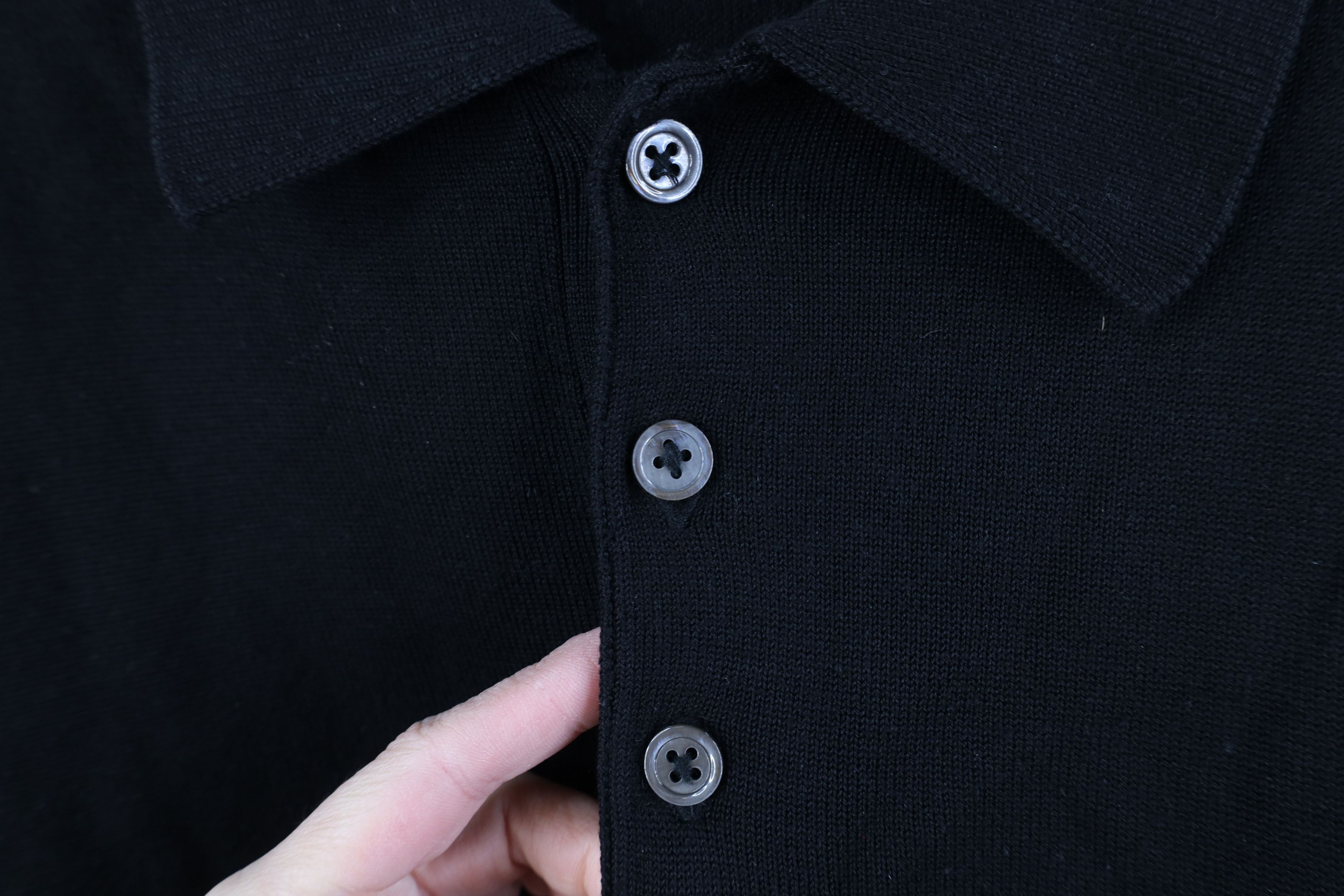 Vintage Vintage 90s Streetwear Silk Knit Collared Sweater Black Size US L / EU 52-54 / 3 - 4 Thumbnail