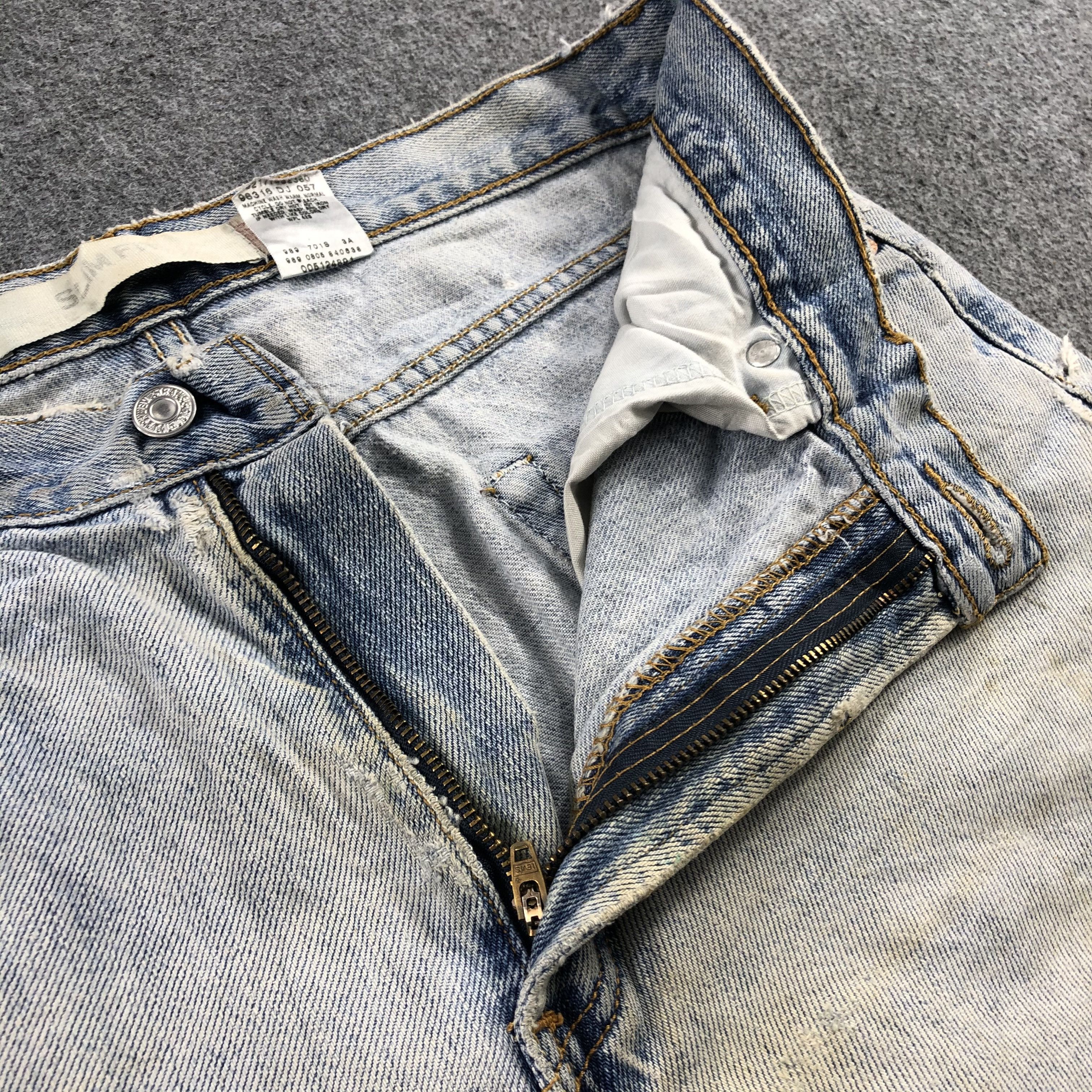 Levi's Vintage Light Wash Levis Jeans-J2131 Size US 35 - 14 Thumbnail
