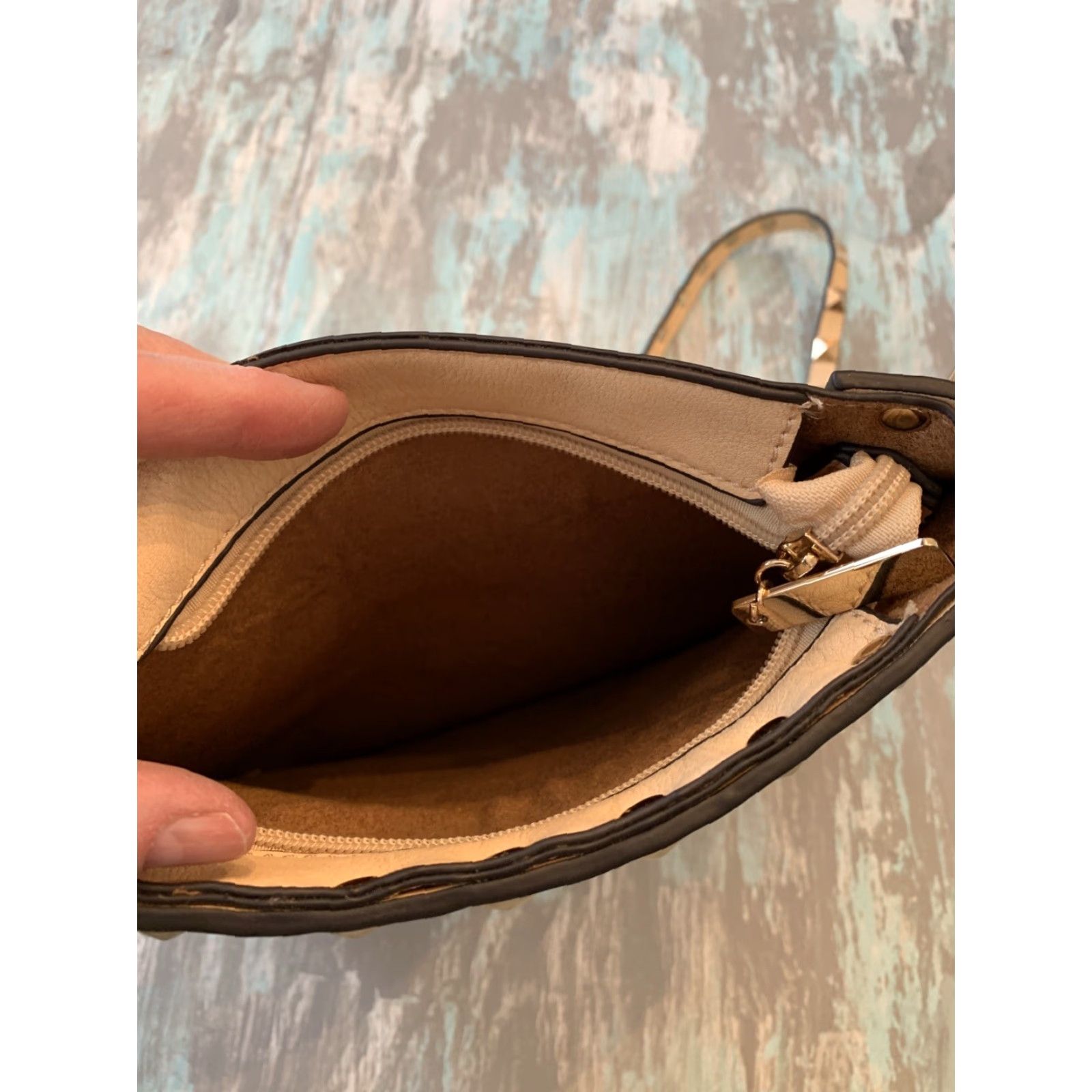 Vintage VINTAGE Faux Leather Tan and Goldtone Stud Crossbody Bag Purse Lightweight Size ONE SIZE - 4 Thumbnail