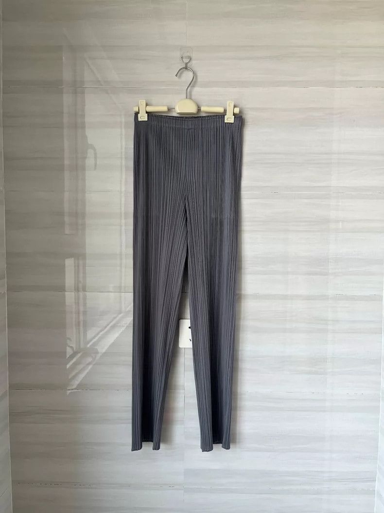 issey miyake size:4 Dark grey pleated pants