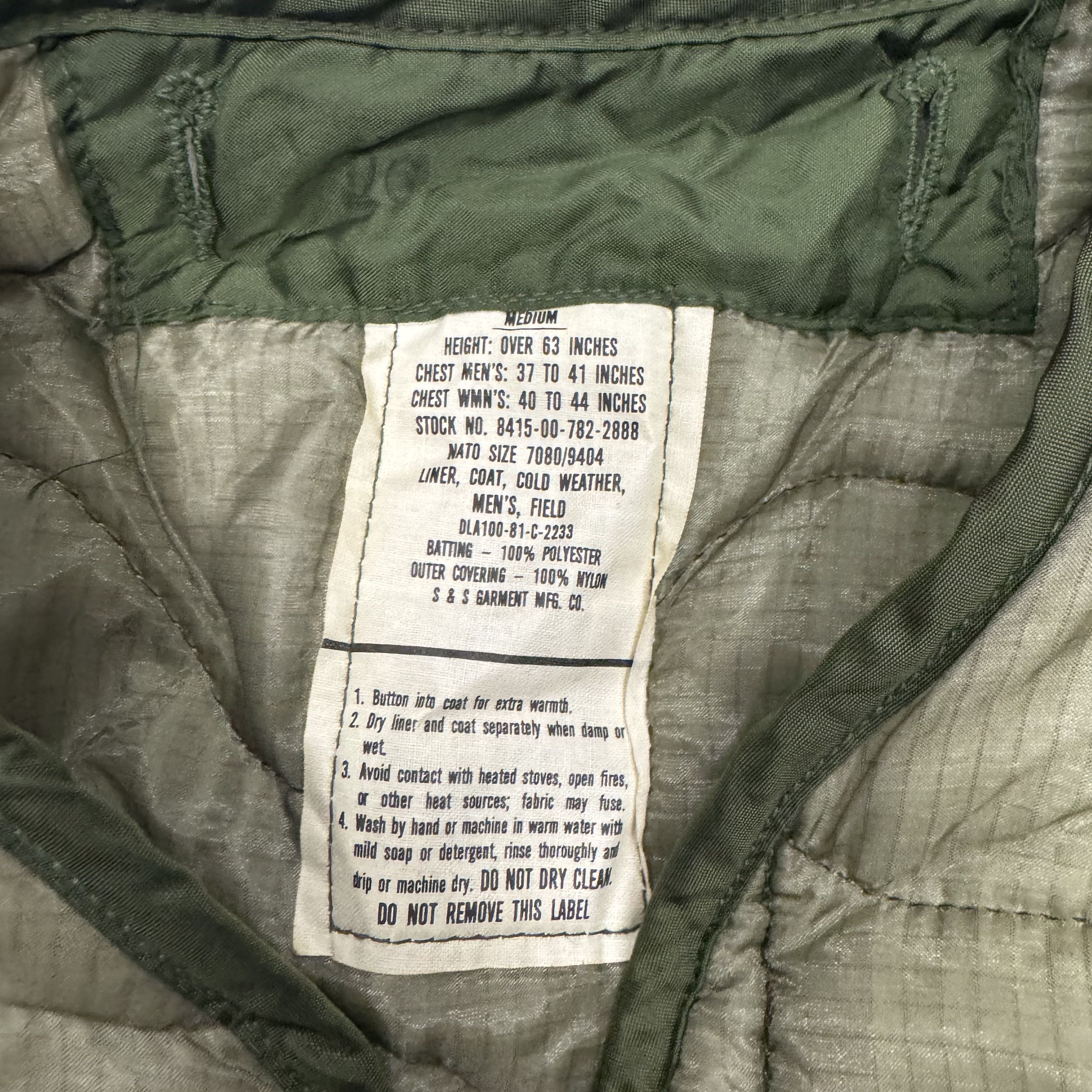 Vintage VTG Military Army Surplus Quilted Liner Jacket Lightweight M Size US M / EU 48-50 / 2 - 3 Thumbnail