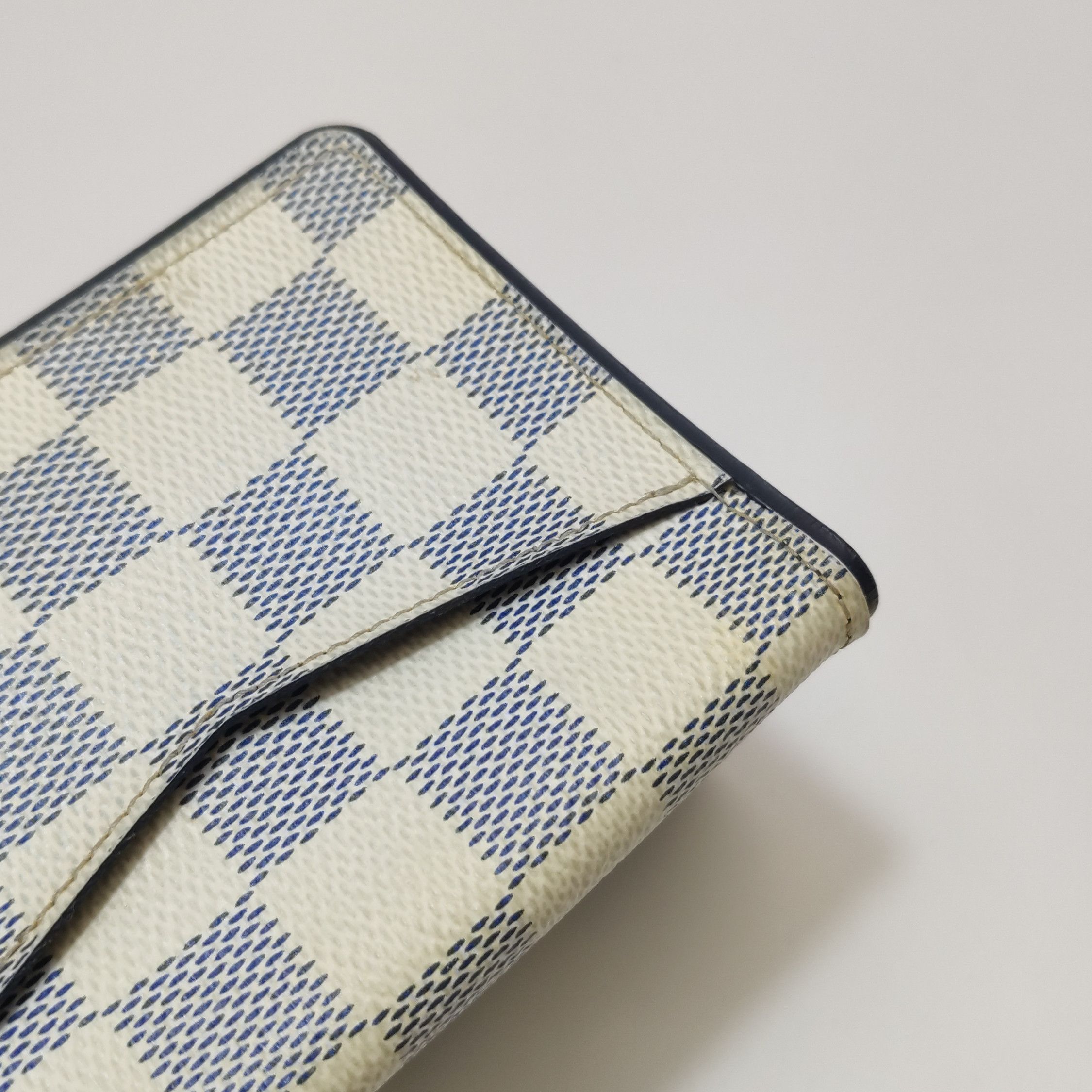 Louis Vuitton Louis Vuitton (LV) Cowhide Checkerboard Folding Card Holder Size ONE SIZE - 7 Thumbnail