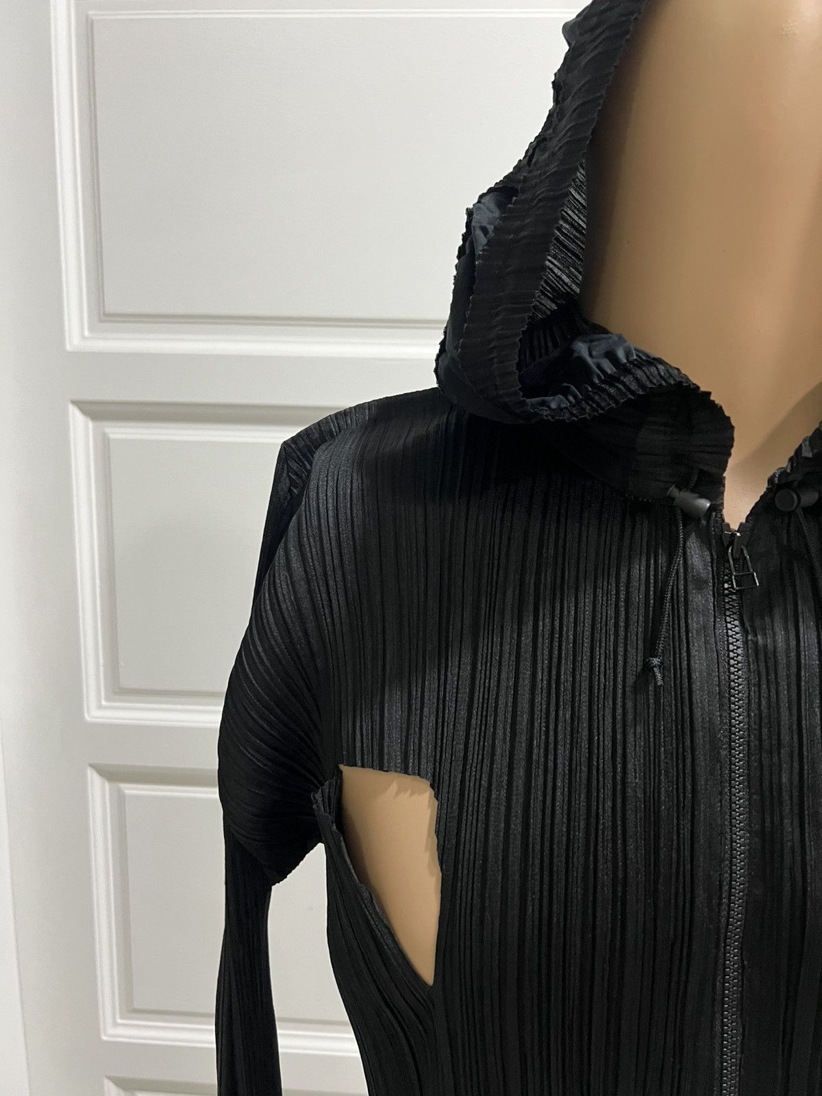 Pleats Please Issey Miyake Pleat Pleats Issey Miyake Black Pleated hoodie Size S / US 4 / IT 40 - 6 Thumbnail