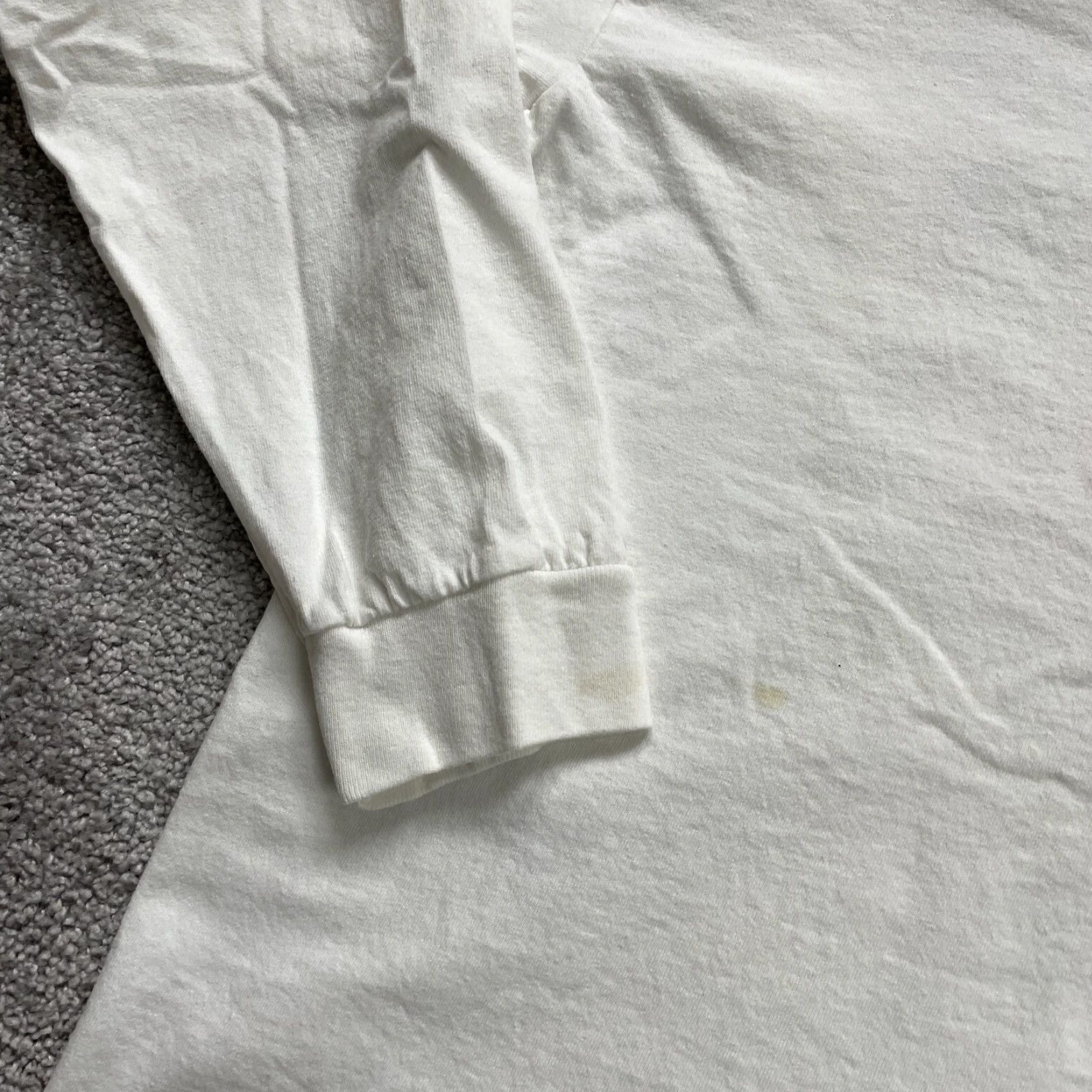 Gildan Gildan T-Shirt Shirt Mens Large White Long Sleeve Crew Neck Graphic Tee Vintage? No (adjusted) Size L / US 10 / IT 46 - 5 Thumbnail