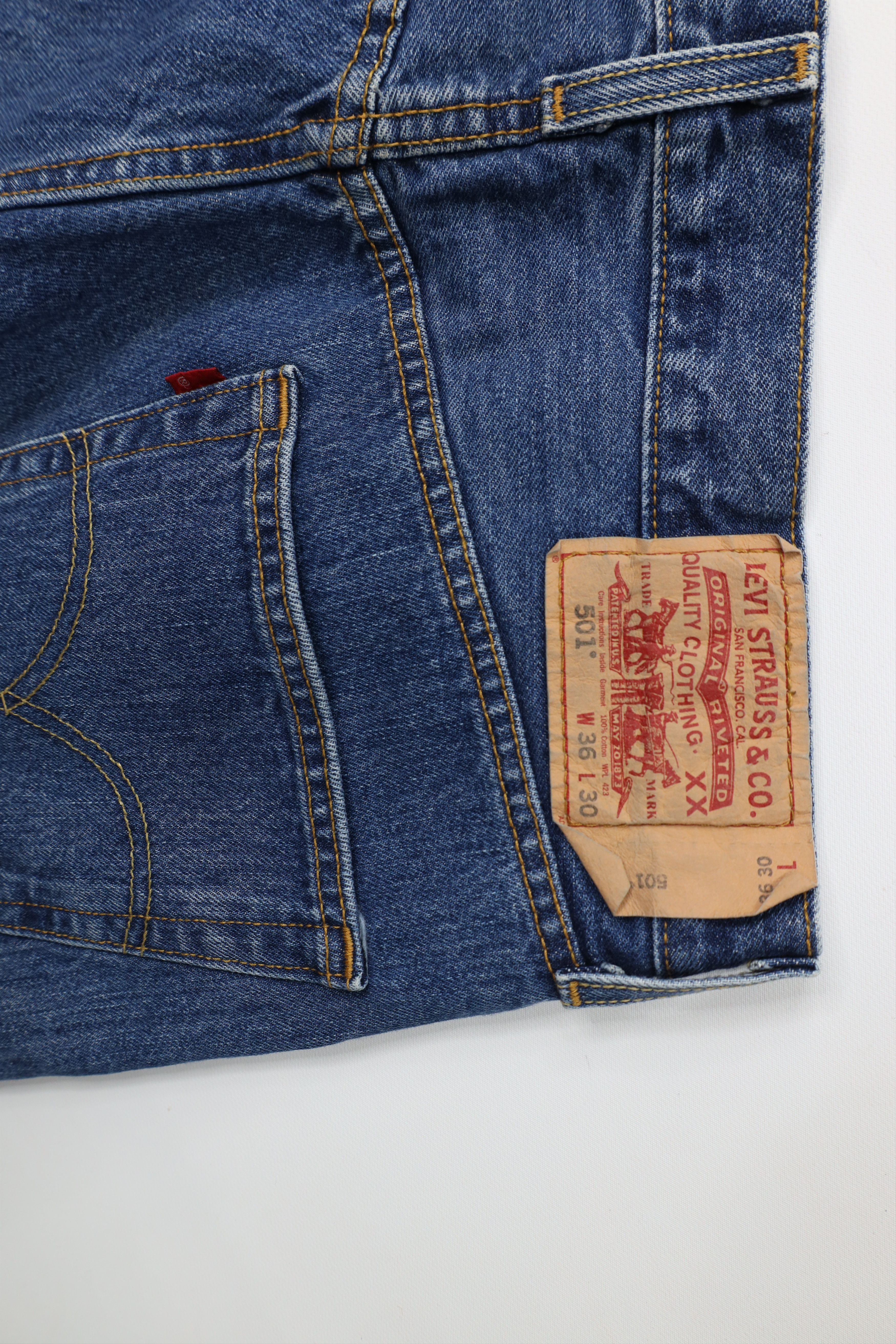 Levi's Vintage Y2K 2006 Levis 501xx Fly Original Fit Denim Jeans Size US 36 / EU 52 - 13 Thumbnail