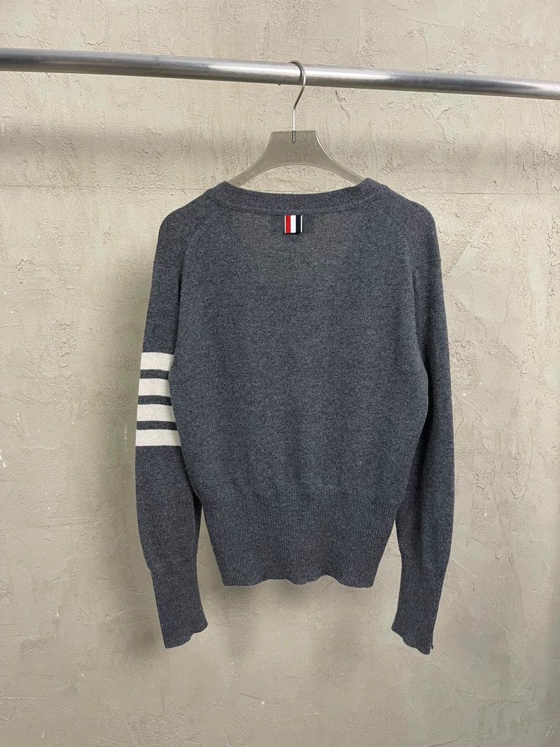 Thom Browne Thom Browne size0 Gray four stripe cashmere sweater Size US XS / EU 42 / 0 - 5 Thumbnail