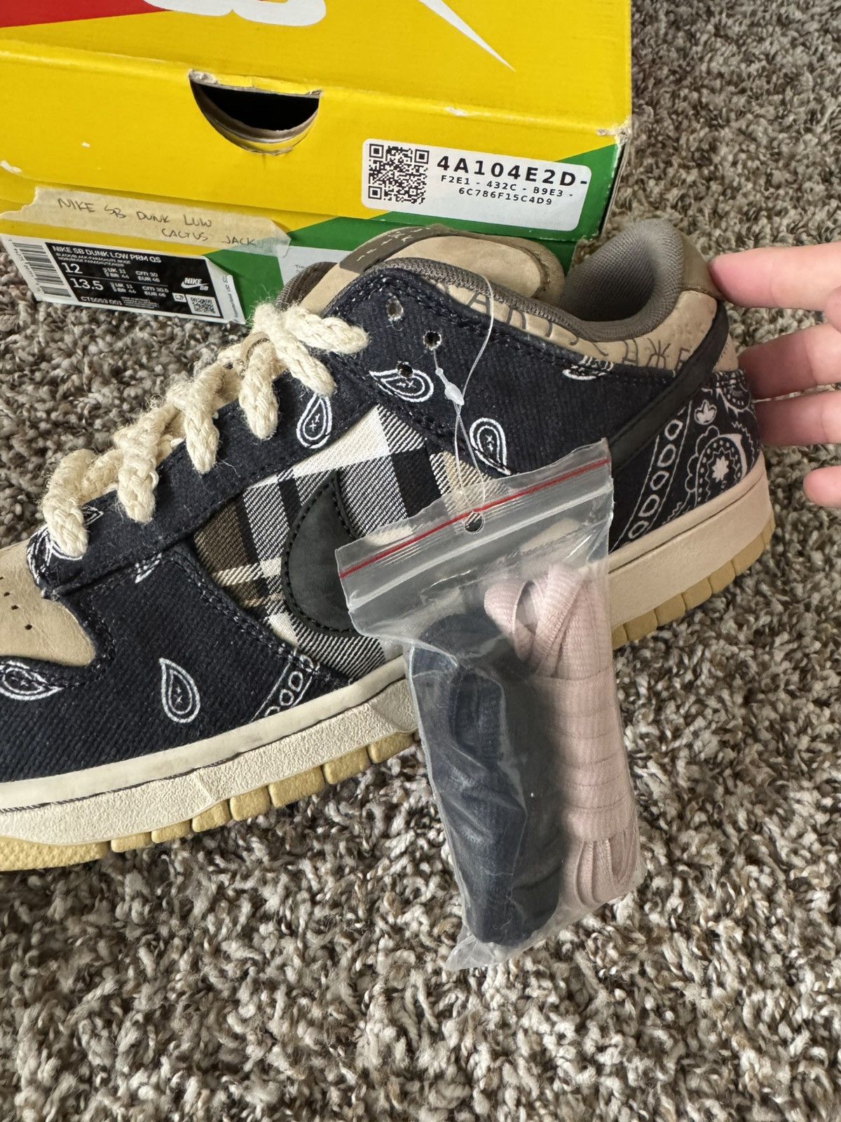 Nike × Travis Scott Nike SB Dunk Low Travis Scott Cactus Jack Size 12 Size US 12 / EU 45 - 7 Thumbnail