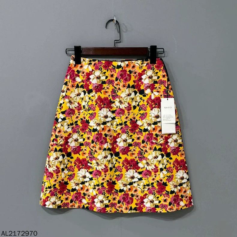 Gucci Gucci Short skirt with broken flowers 2504-Nextarrow Size 24" / US 00 / IT 34 - 2 Thumbnail