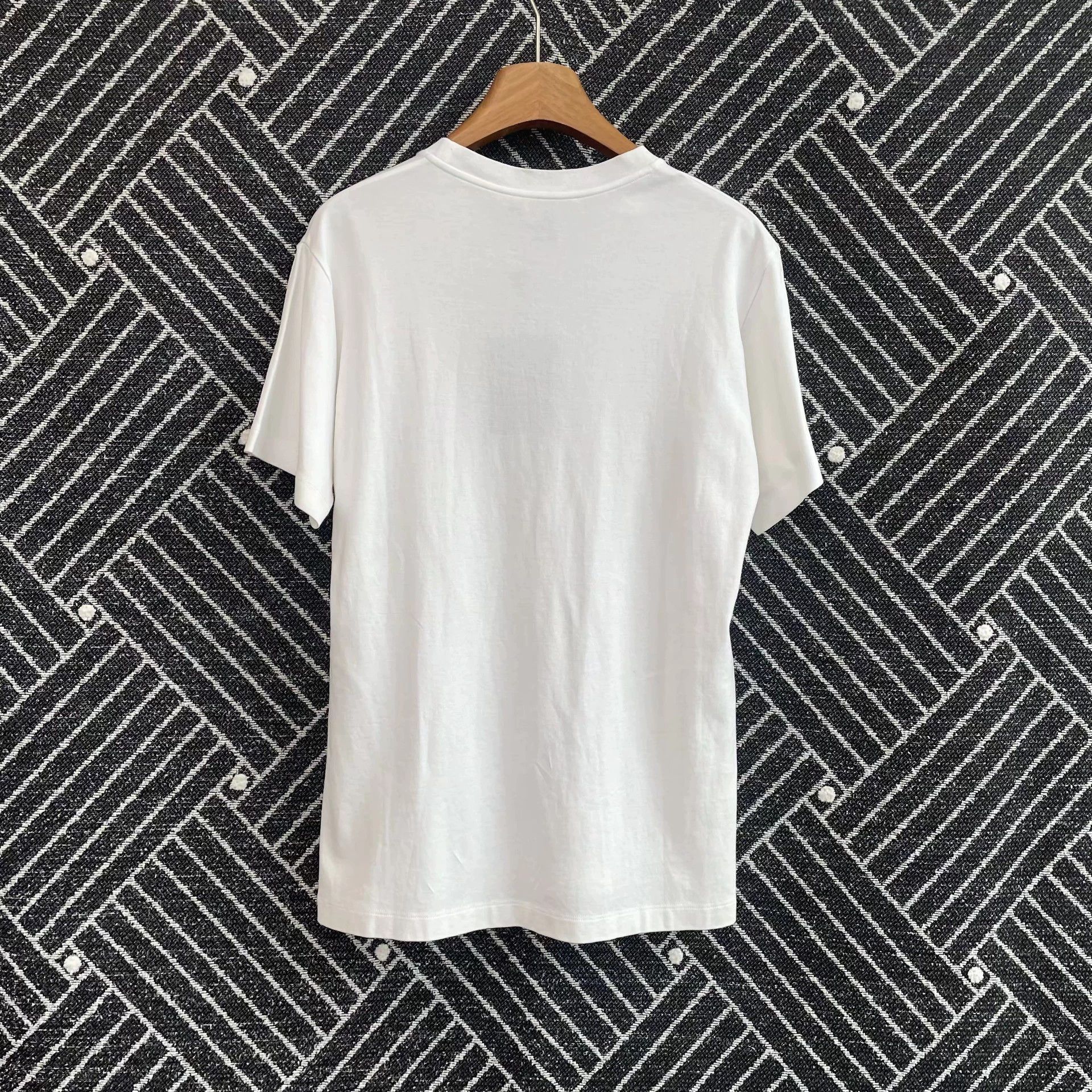 Louis Vuitton LV SS23 Logo Crewneck Short Tee Women's White L Size L / US 10 / IT 46 - 2 Thumbnail