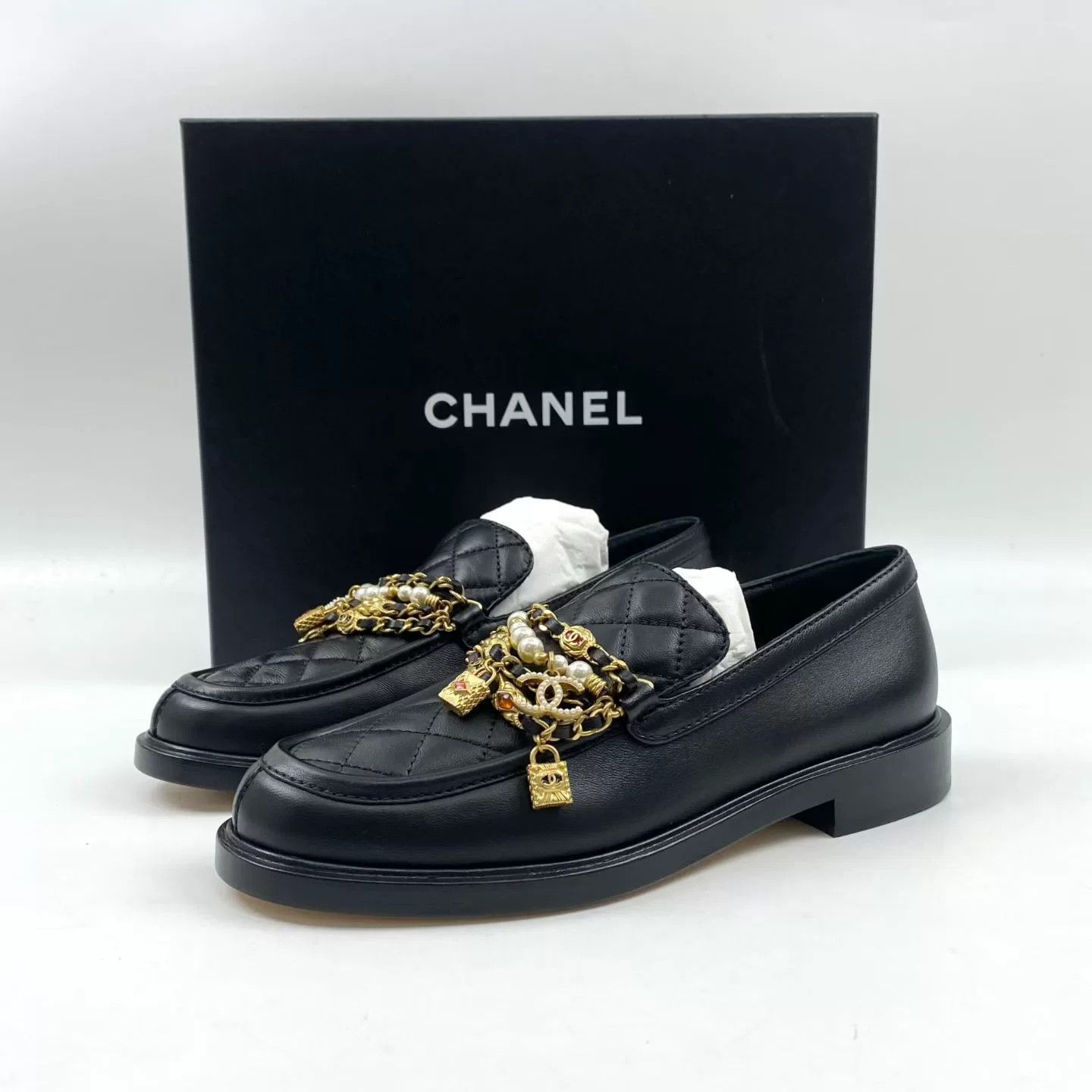 Chanel Chanel Black Chain Pearl Loafers Size US 6 / IT 36 - 1 Thumbnail