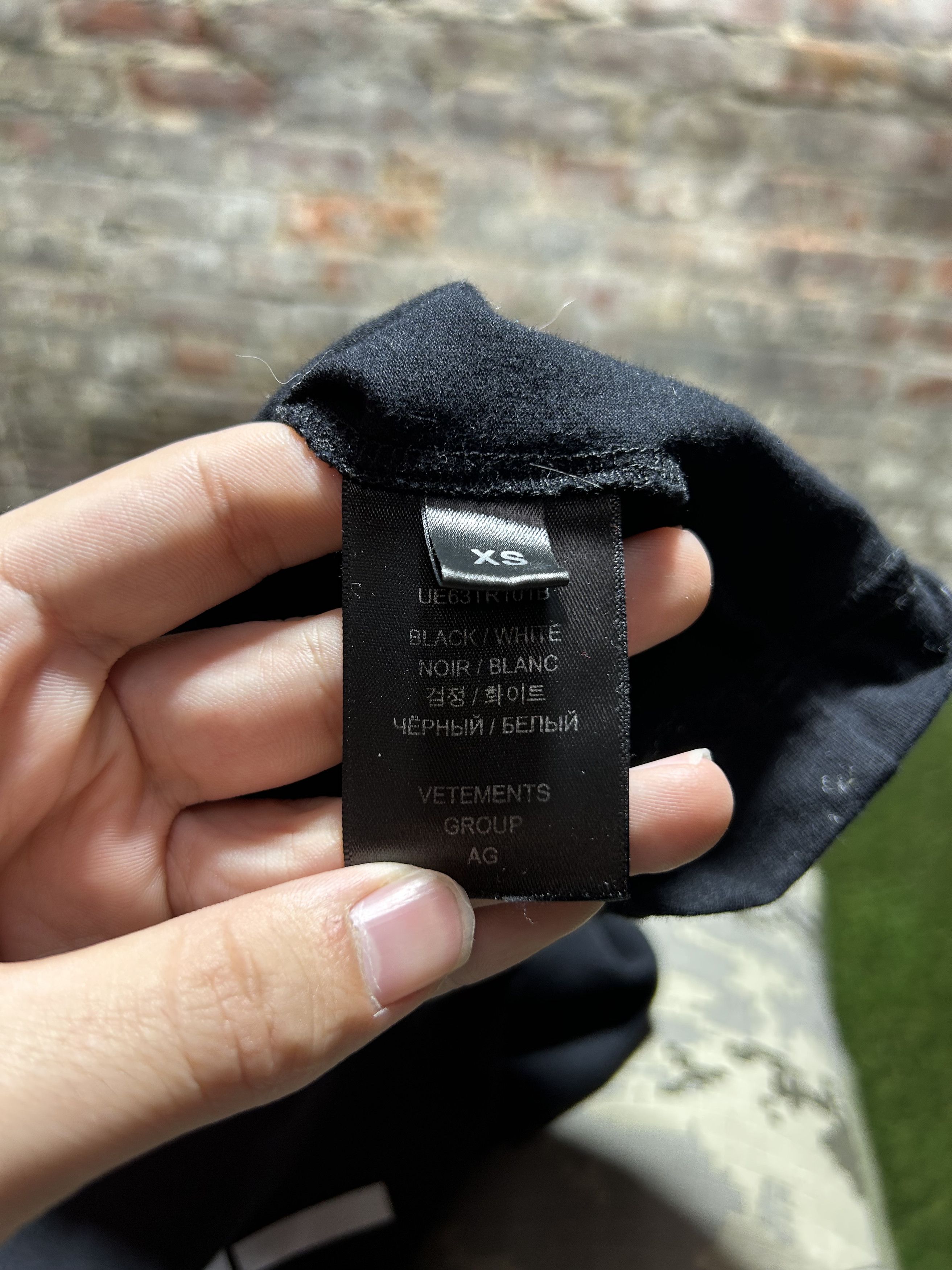 Vetements Vetements Translation Logo Tee Size US XS / EU 42 / 0 - 5 Thumbnail