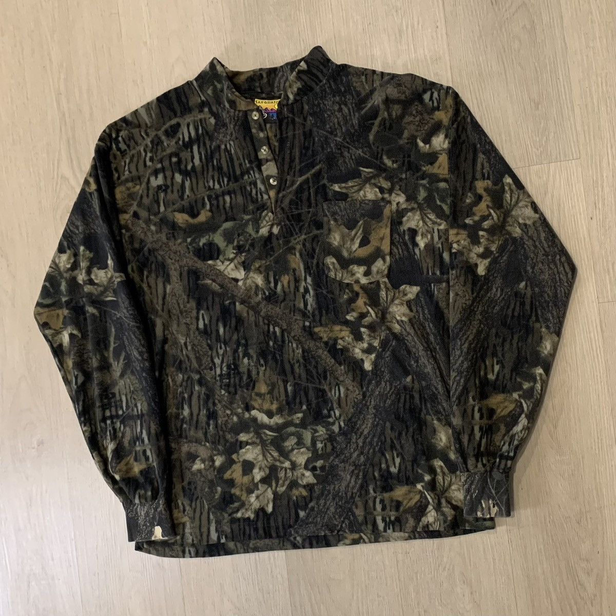 Other WORN Sasquatch Long Sleeve Realtree Camo Henley Size US XL / EU 56 / 4 - 1 Thumbnail
