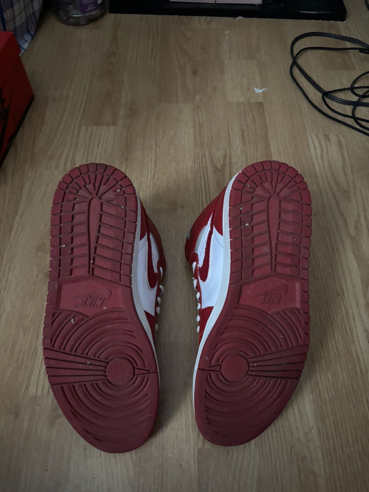 Jordan Brand Jordan 1 High Red Size US 9 / EU 42 - 6 Thumbnail
