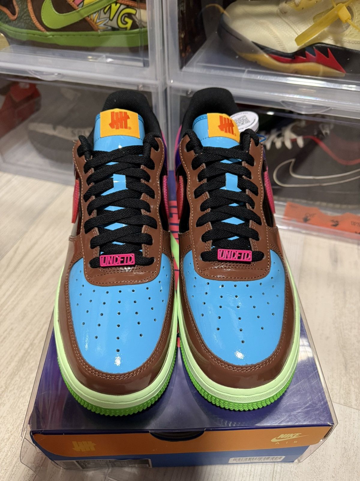 Nike × Undefeated Nike Air Force 1 Low Undefeated Patent Pink Prime Size US 11.5 / EU 44-45 - 4 Thumbnail