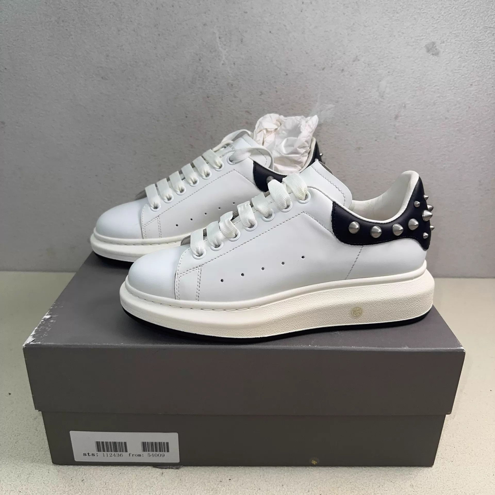 Alexander McQueen McQueen Men's 40 White Black Oversized Sneaker Size US 7 / EU 40 - 1 Thumbnail