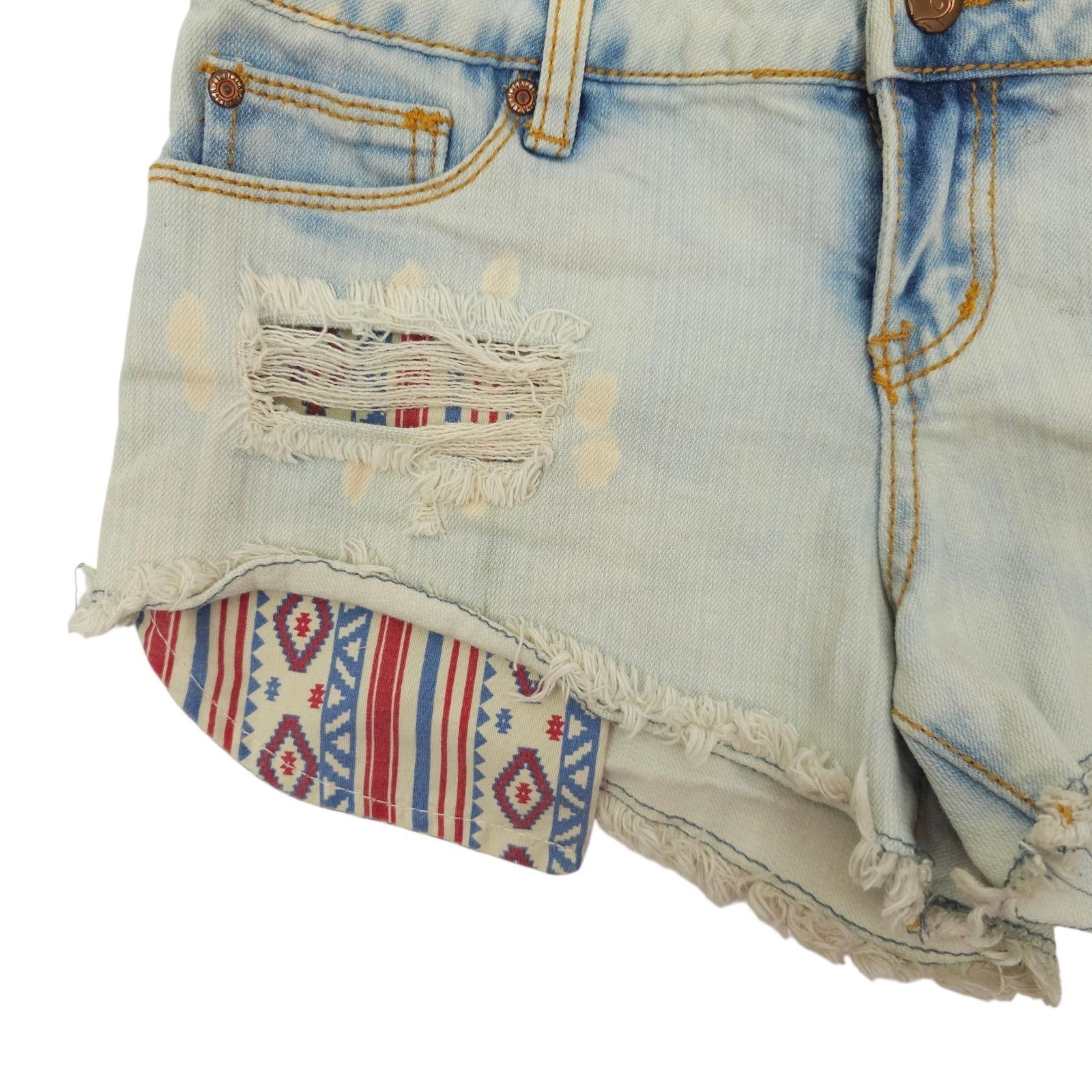 rue21 rue21 Denim Cutoff Shorts 7/8 Light Wash Distressed Aztec Bo Size 32" / US 10 / IT 46 - 11 Thumbnail