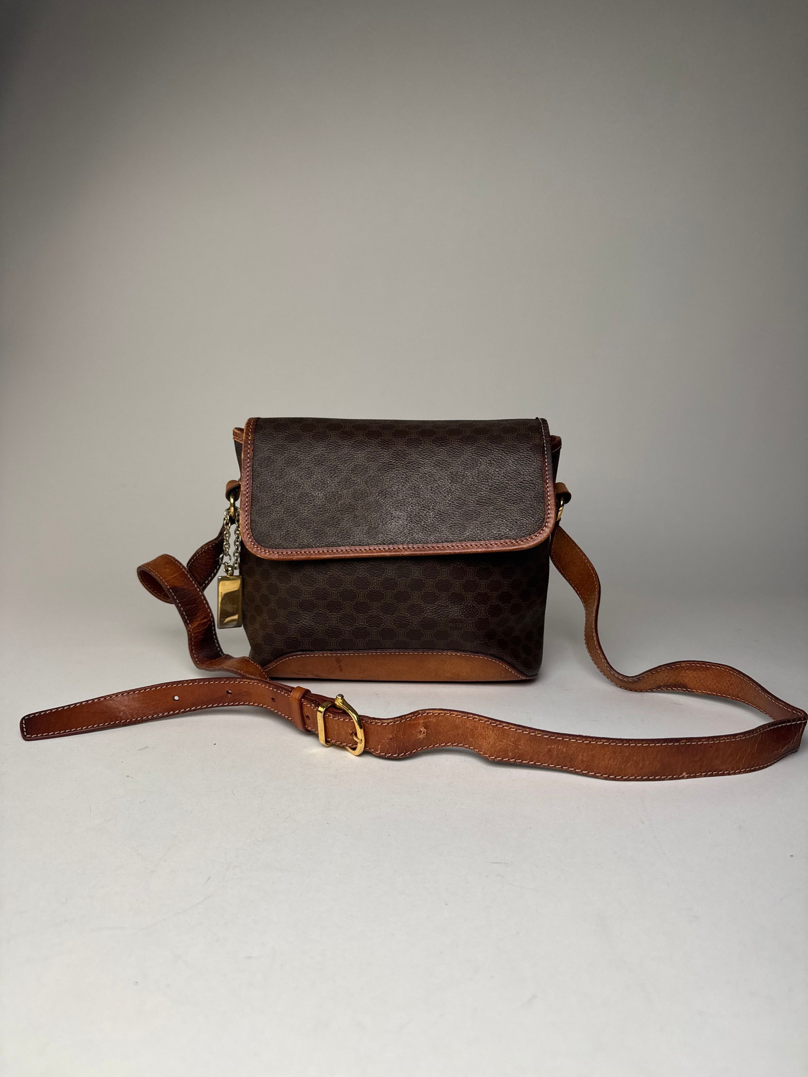 Celine Vintage Paris Triomphe Monogram Shoulder / Crossbody Bag Bro Size ONE SIZE - 1 Thumbnail