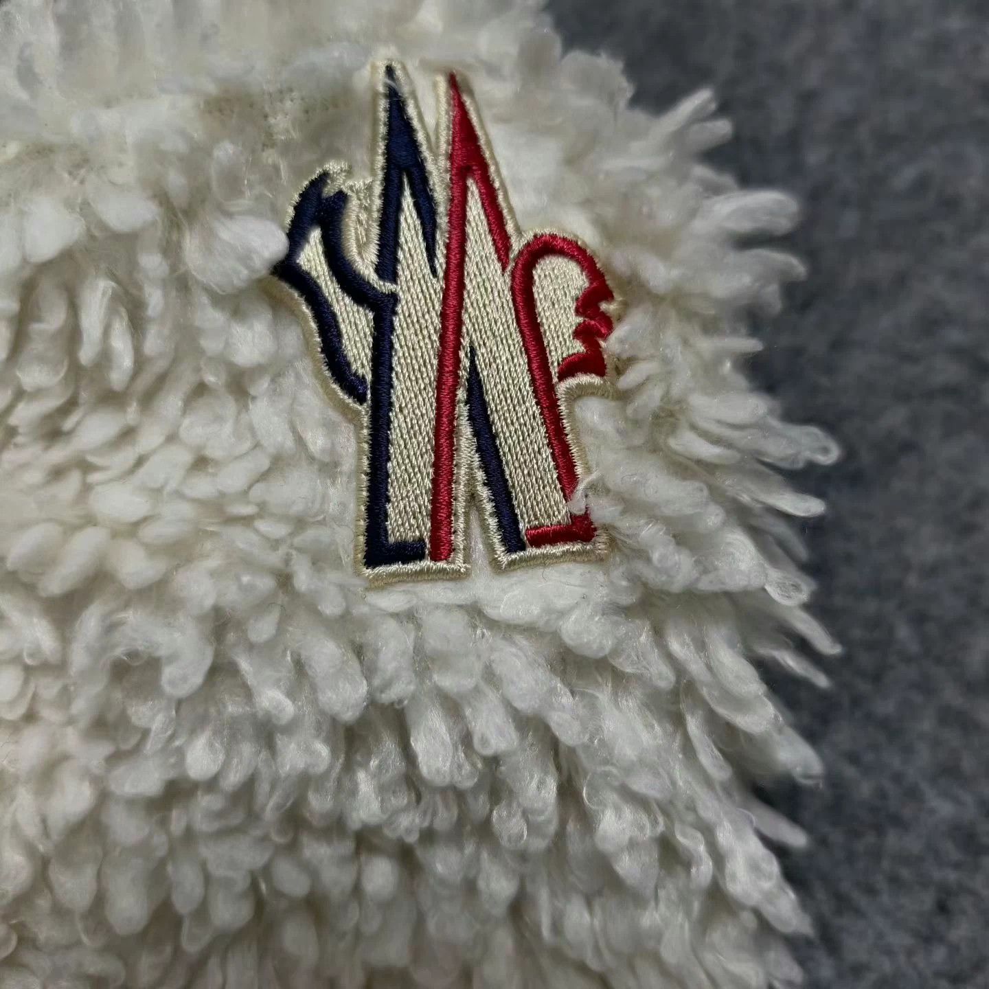 Moncler Moncler Grenoble Teddy Fleece Down Jacket Women's White S Size S / US 4 / IT 40 - 3 Thumbnail