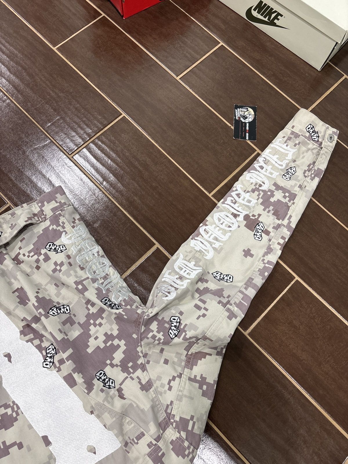 Vlone WORN 5x Vlone Friends Dice Digi Camo Denim Jacket Size Large Size US L / EU 52-54 / 3 - 6 Thumbnail