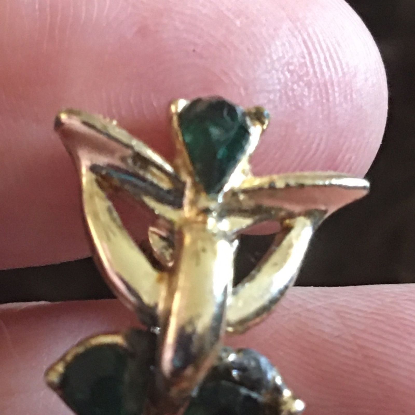 Vintage Vintage 50s gold tone emerald screw back earrings Size ONE SIZE - 5 Thumbnail