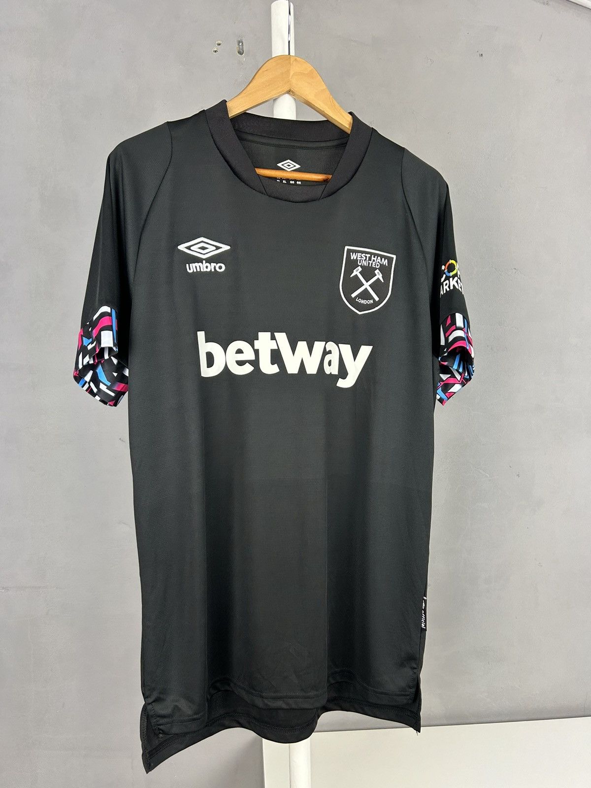 Umbro WEST HAM UNITED UMBRO 2022 2023 AWAY FOOTBALL SOCCER JERSEY Size US XL / EU 56 / 4 - 2 Thumbnail