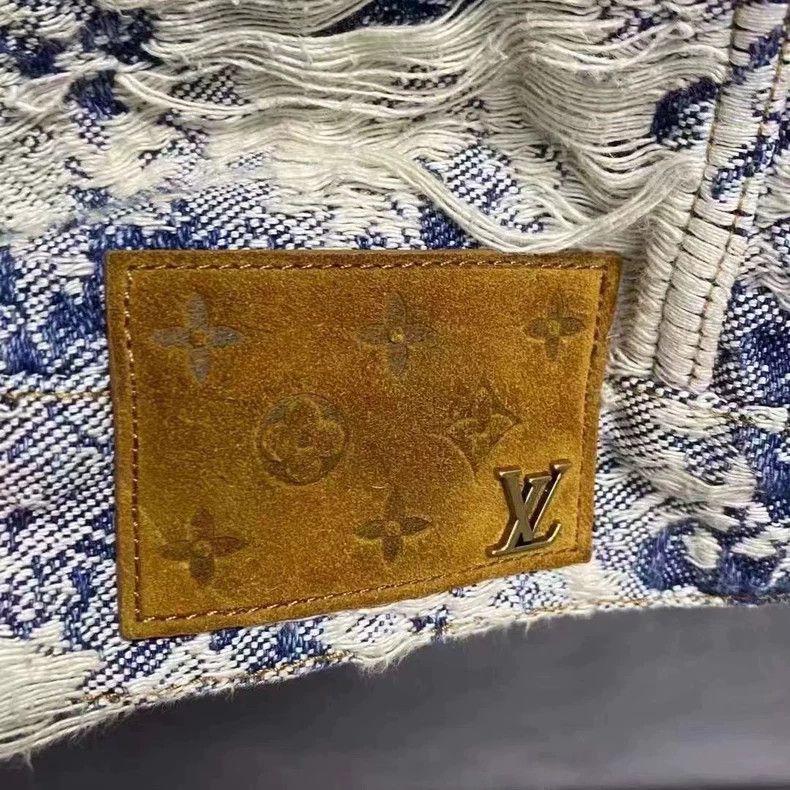 Louis Vuitton Louis Vuitton Blue floral-print logo denim jacket Size US S / EU 44-46 / 1 - 5 Thumbnail