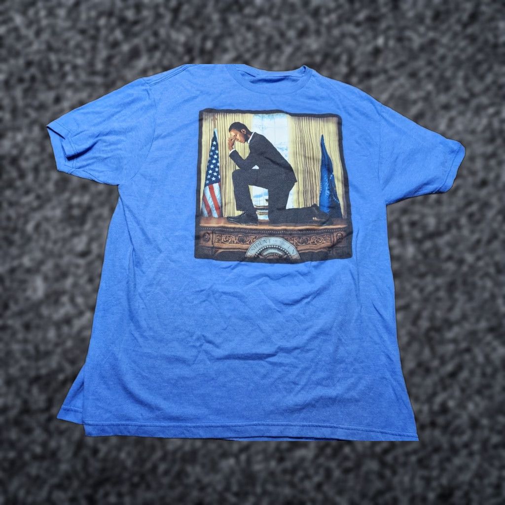 VINTAGE Barack Obama Tee Mens XL Hip Hop T-Shirt 44th President 08 Kneeling Rap Blue Crew Neck Short Sleeve